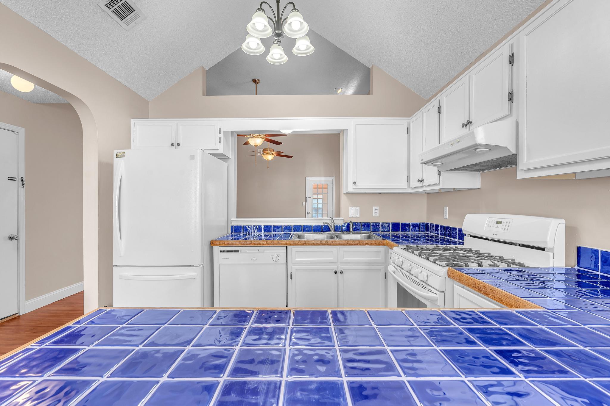 OAKLAND MANOR 2 - Residential Lease