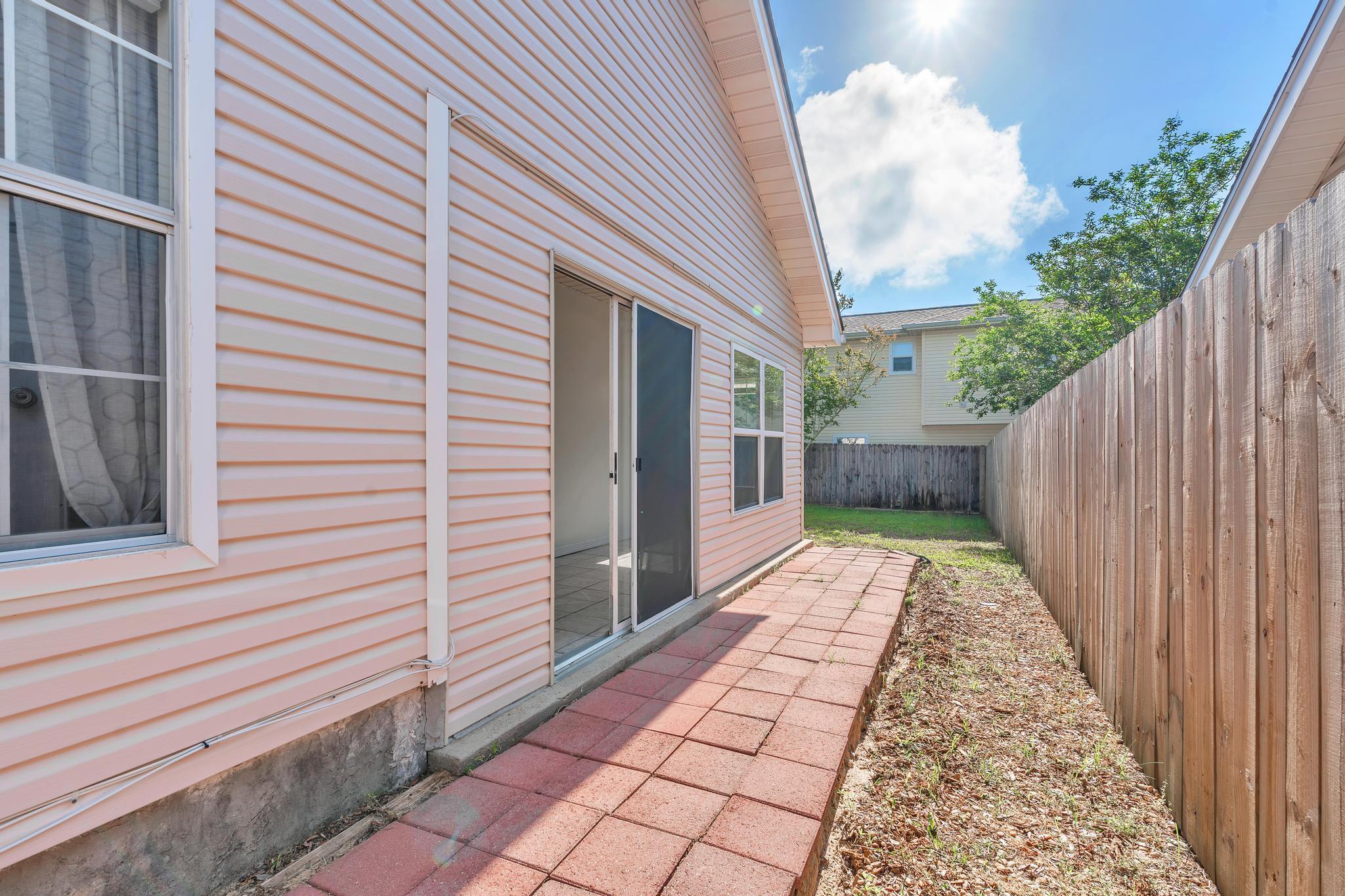 OAKLAND MANOR 2 - Residential Lease