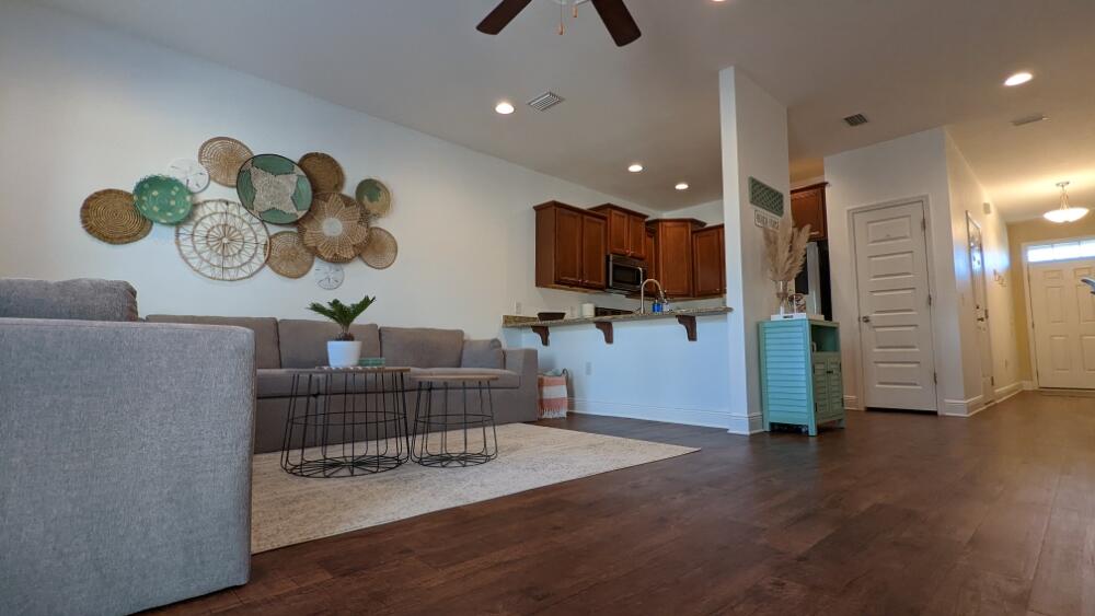 RESERVE POINTE - Residential Lease