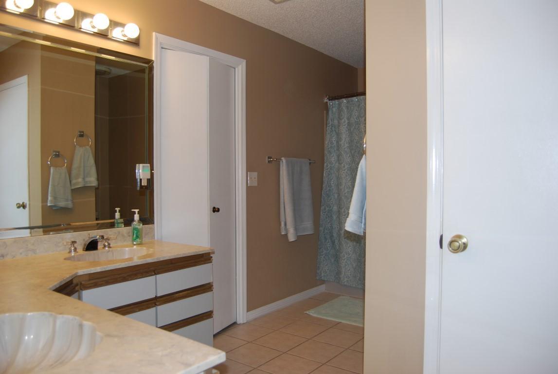 ROCKY BAYOU COUNTRY CLUB ESTATES 3 - Residential Lease
