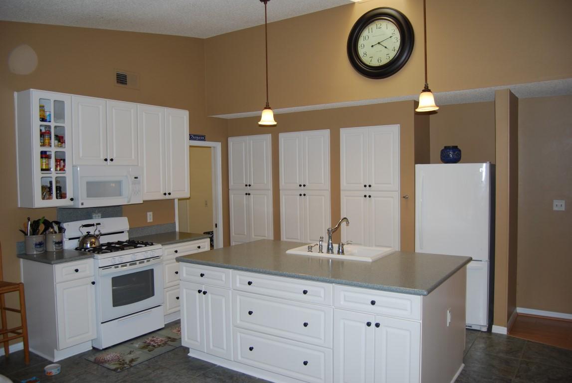 ROCKY BAYOU COUNTRY CLUB ESTATES 3 - Residential Lease