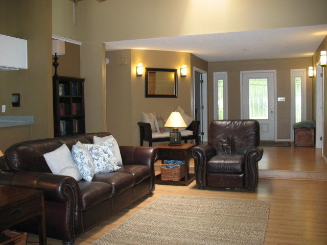 ROCKY BAYOU COUNTRY CLUB ESTATES 3 - Residential Lease