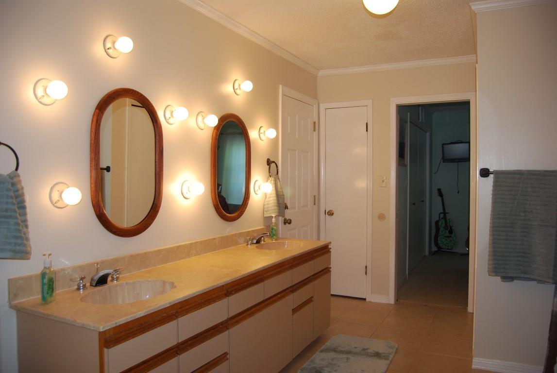 ROCKY BAYOU COUNTRY CLUB ESTATES 3 - Residential Lease