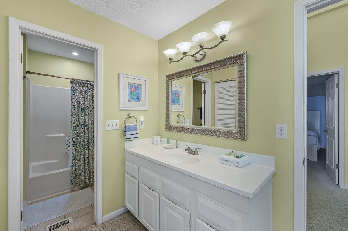 BLUE MOUNTAIN VILLAS - Residential