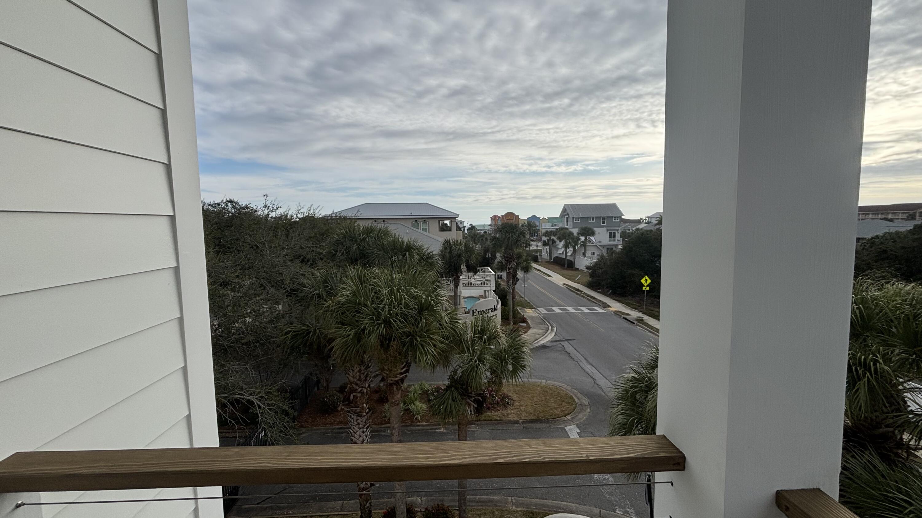 EMERALD WATERS VILLAGE - Residential