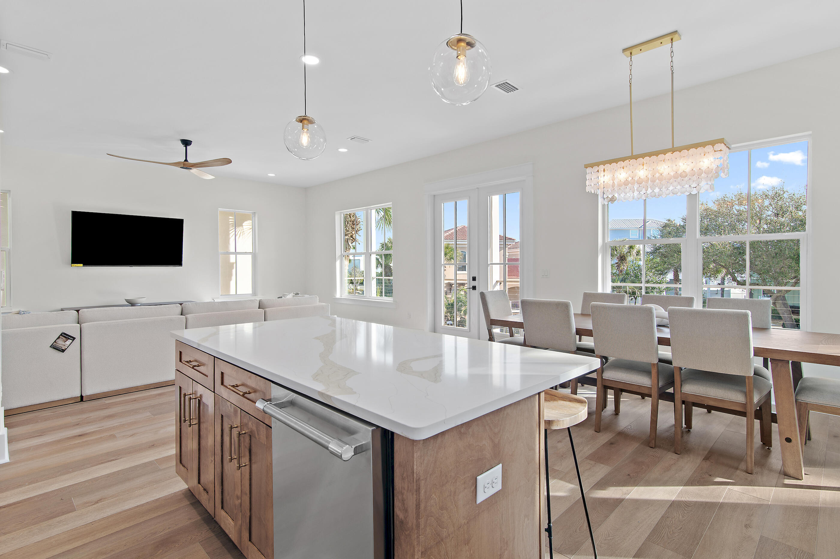 EMERALD WATERS VILLAGE - Residential