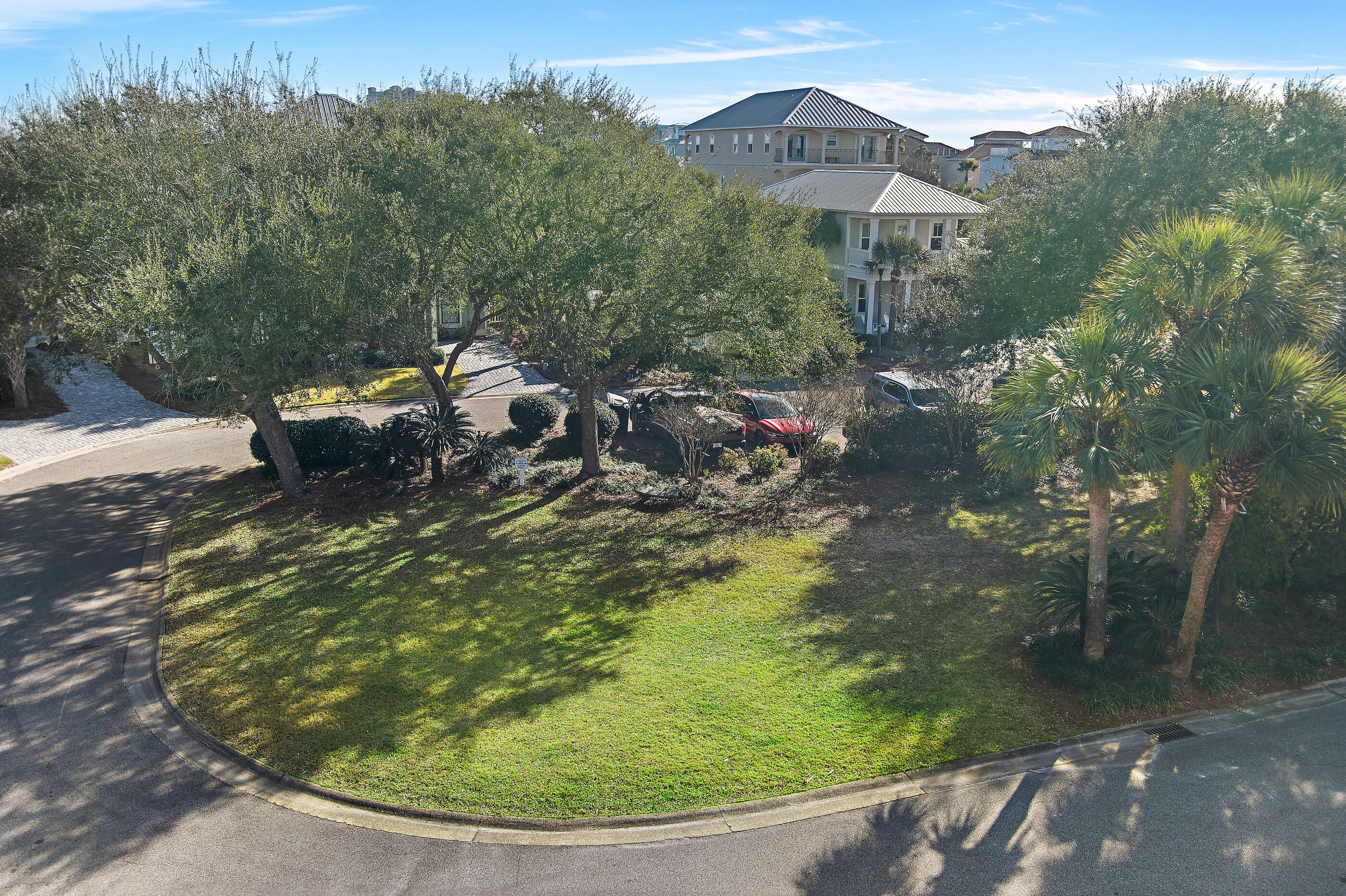 EMERALD WATERS VILLAGE - Residential