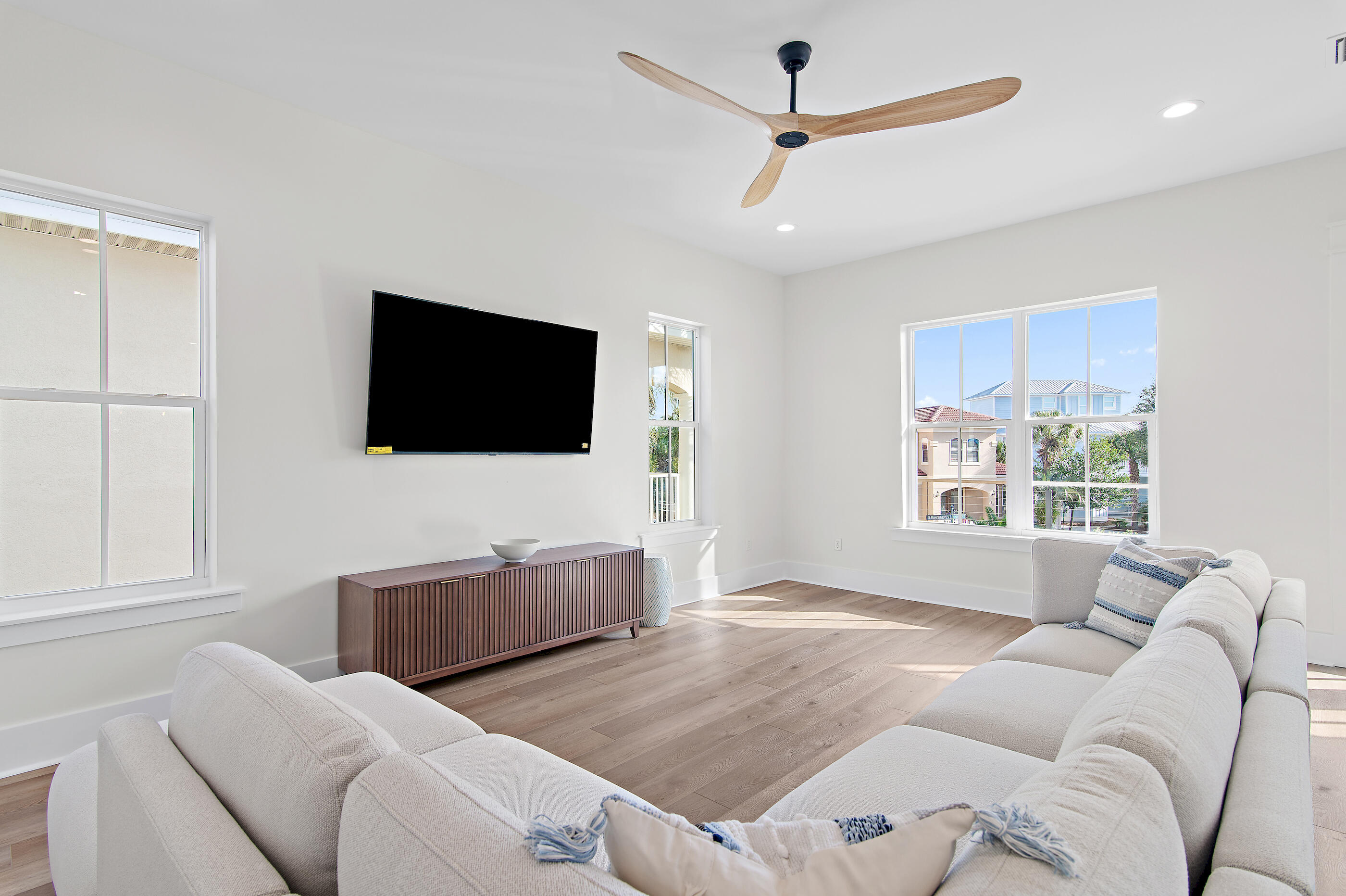 EMERALD WATERS VILLAGE - Residential