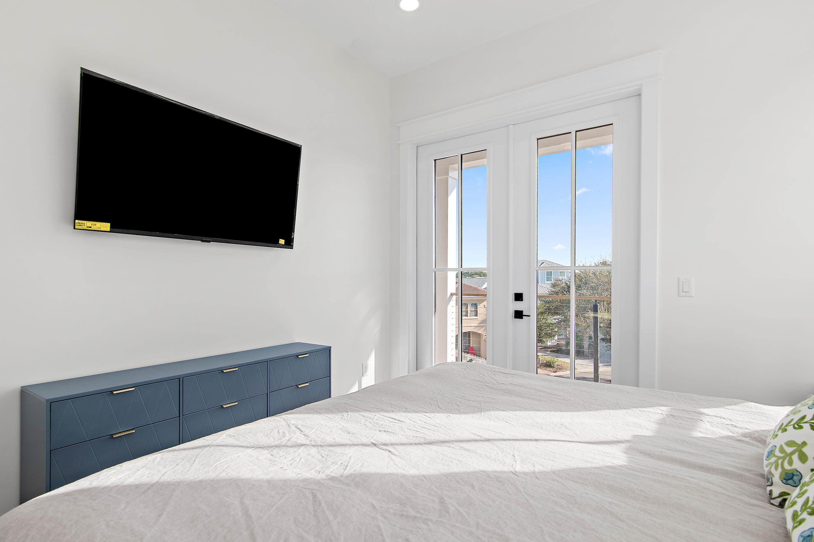 EMERALD WATERS VILLAGE - Residential