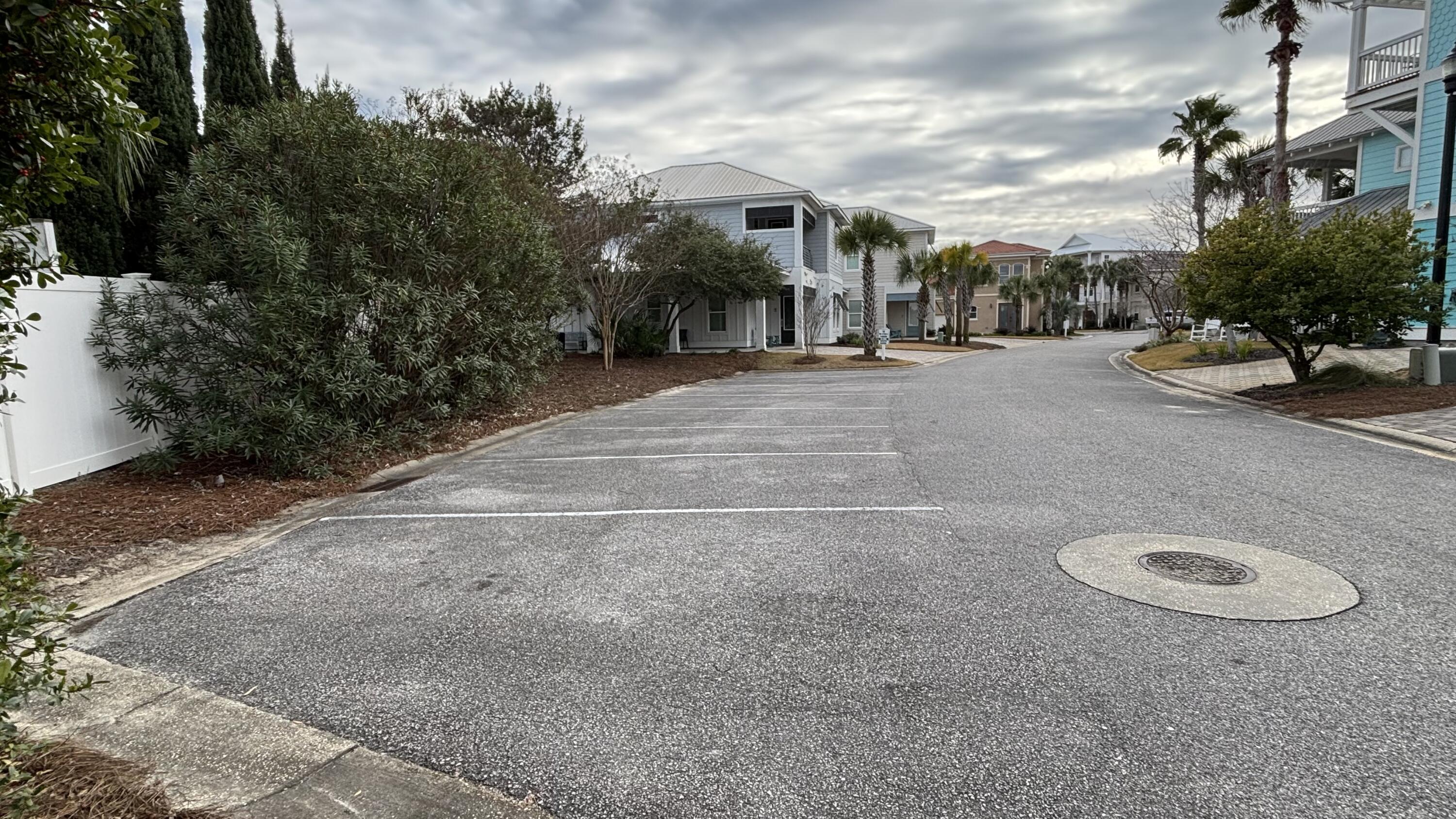 EMERALD WATERS VILLAGE - Residential