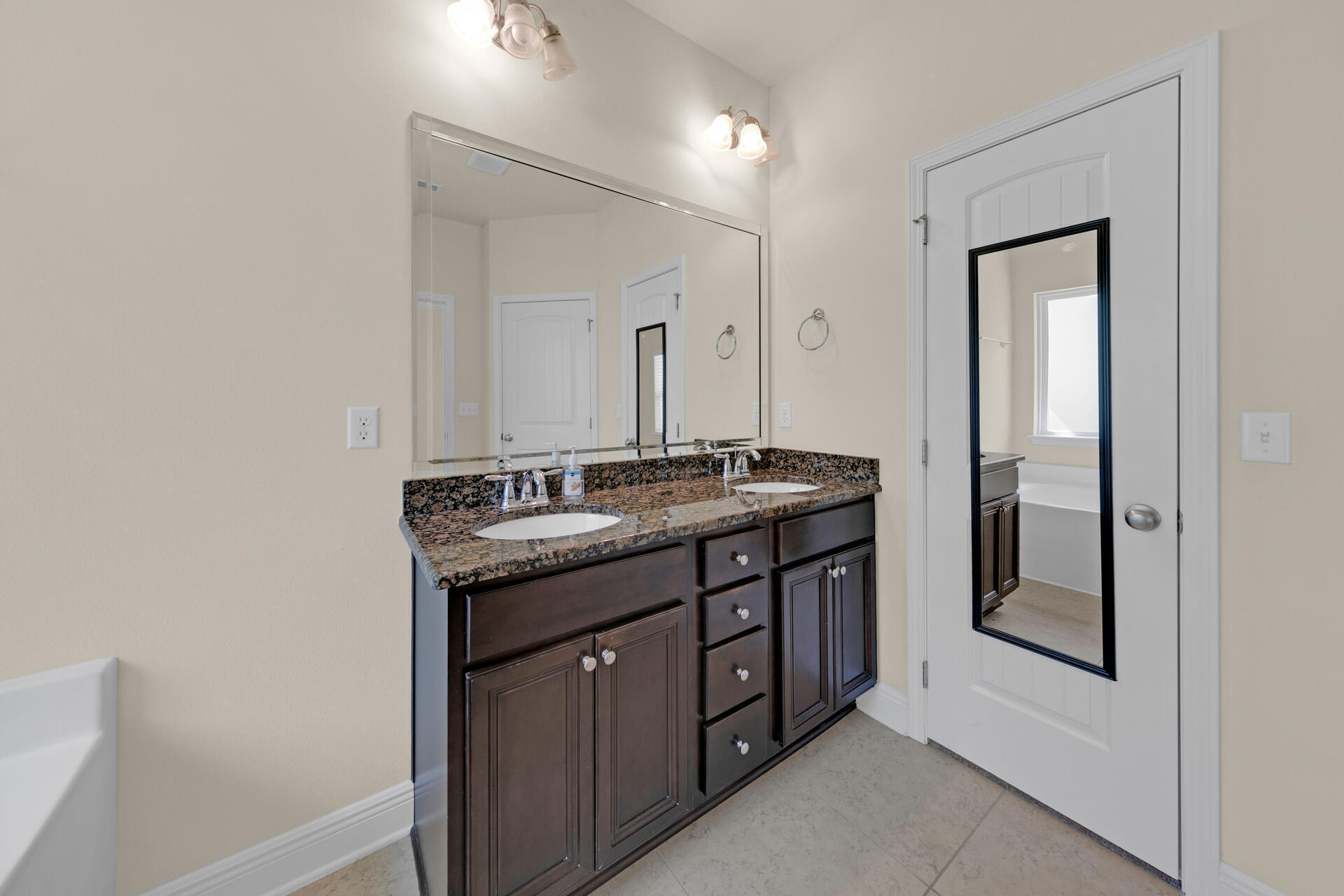 LAGRANGE LANDING - Residential