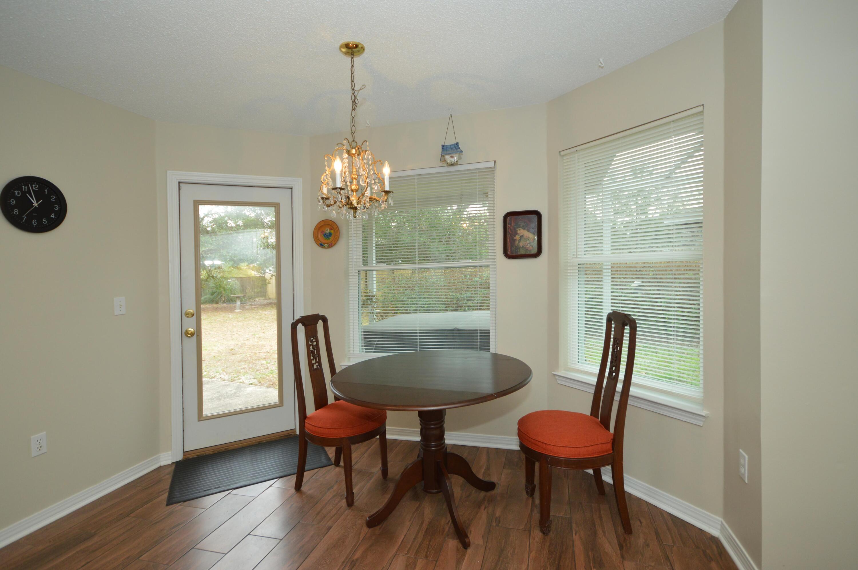 ROBLEDAL ESTATES UNIT 5 1ST ADDN - Residential