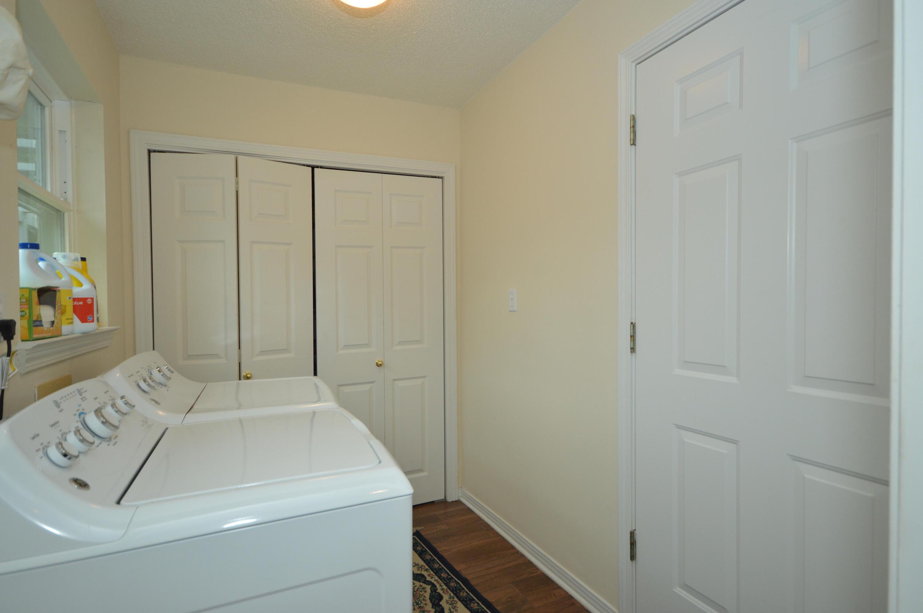 ROBLEDAL ESTATES UNIT 5 1ST ADDN - Residential