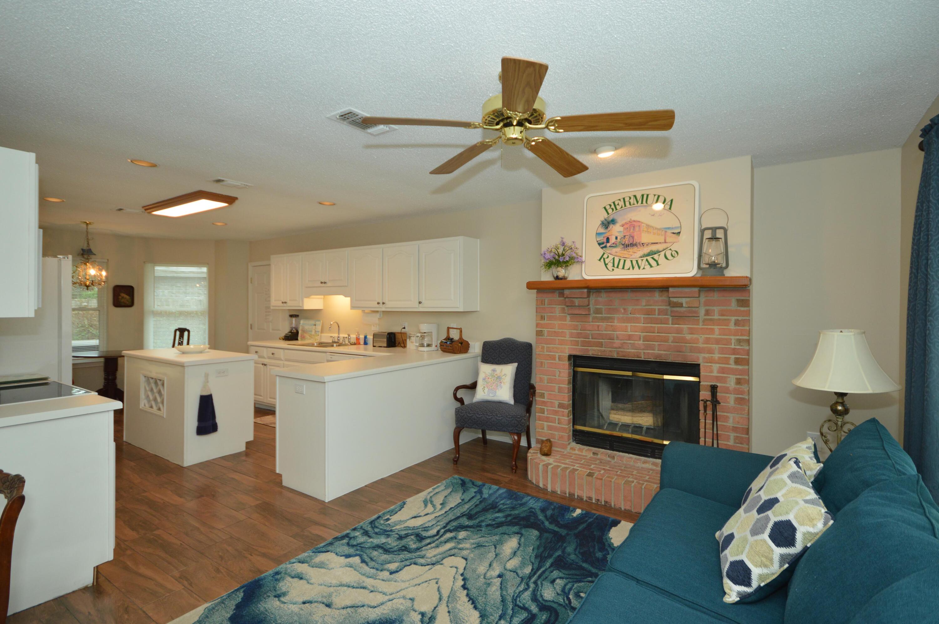 ROBLEDAL ESTATES UNIT 5 1ST ADDN - Residential