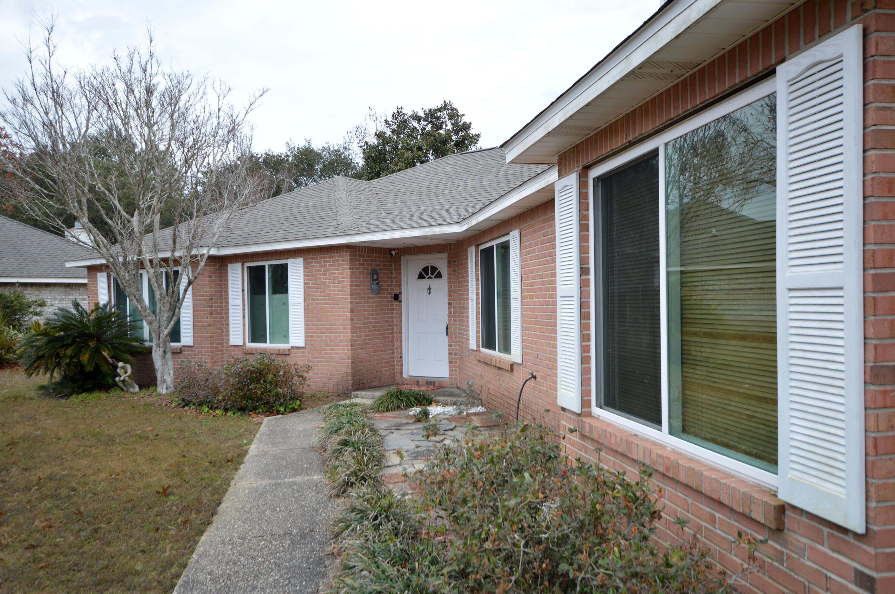 ROBLEDAL ESTATES UNIT 5 1ST ADDN - Residential