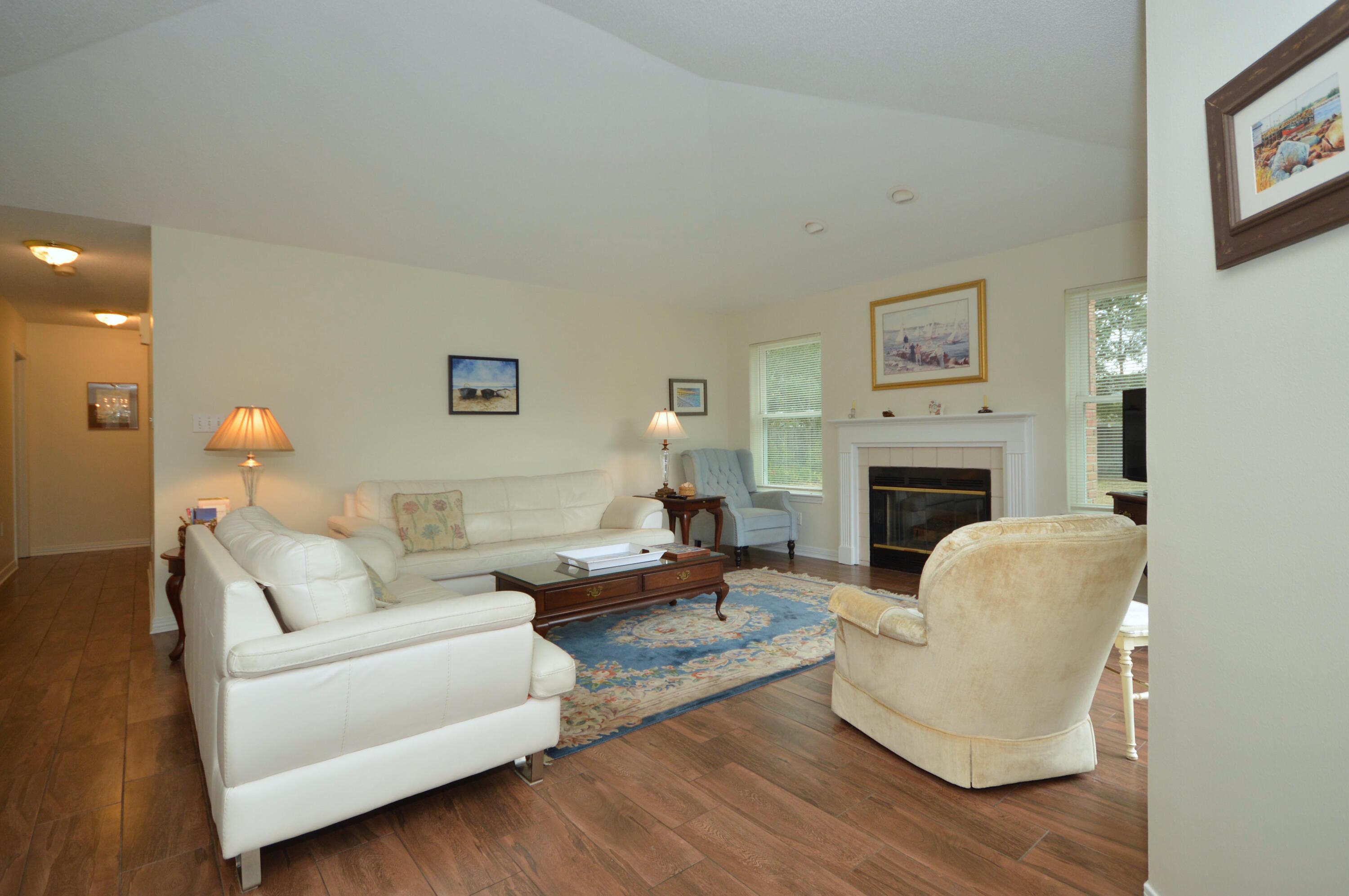 ROBLEDAL ESTATES UNIT 5 1ST ADDN - Residential