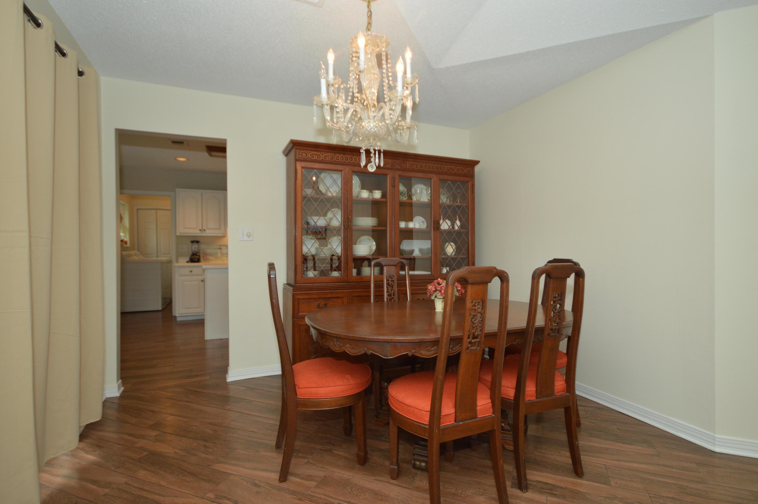 ROBLEDAL ESTATES UNIT 5 1ST ADDN - Residential