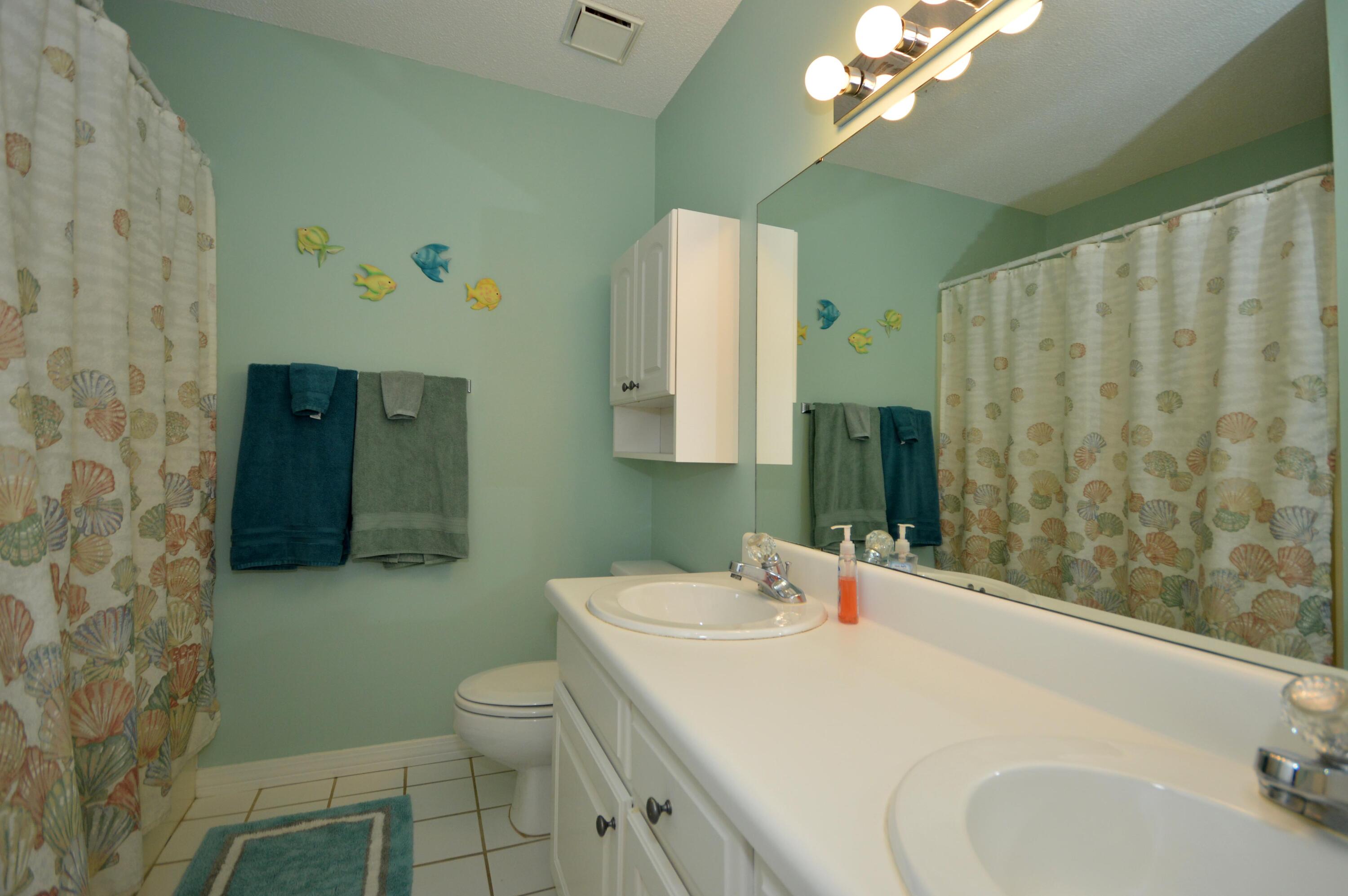 ROBLEDAL ESTATES UNIT 5 1ST ADDN - Residential