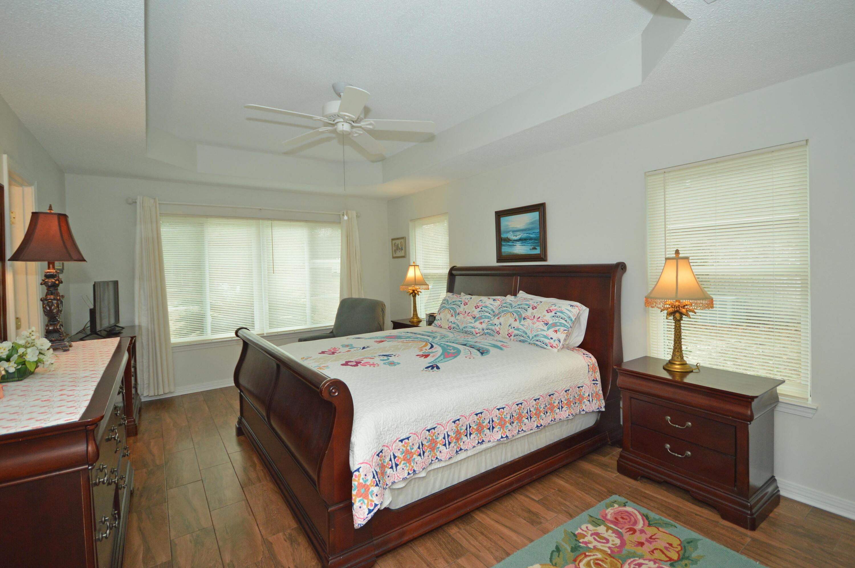 ROBLEDAL ESTATES UNIT 5 1ST ADDN - Residential