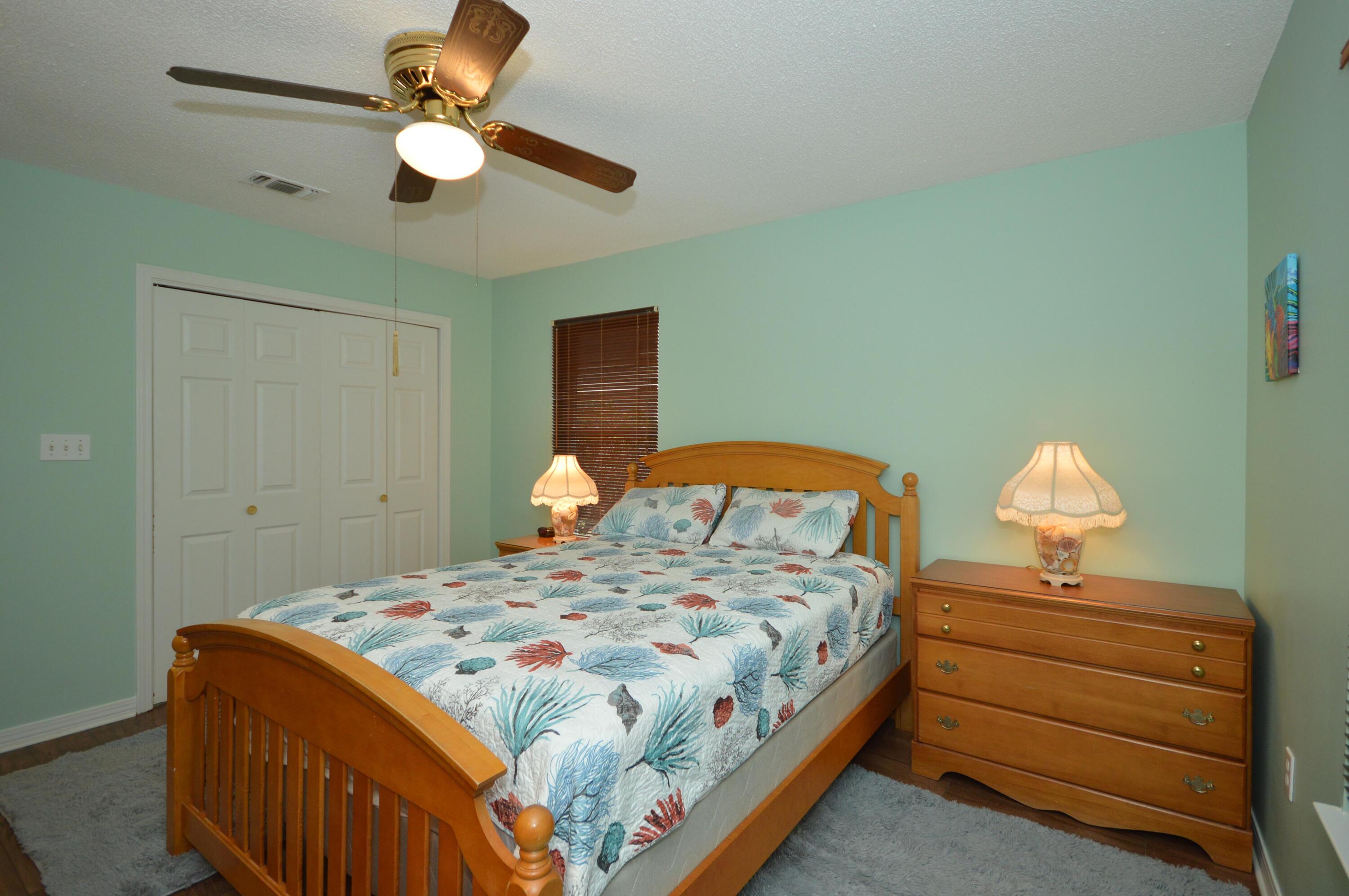 ROBLEDAL ESTATES UNIT 5 1ST ADDN - Residential