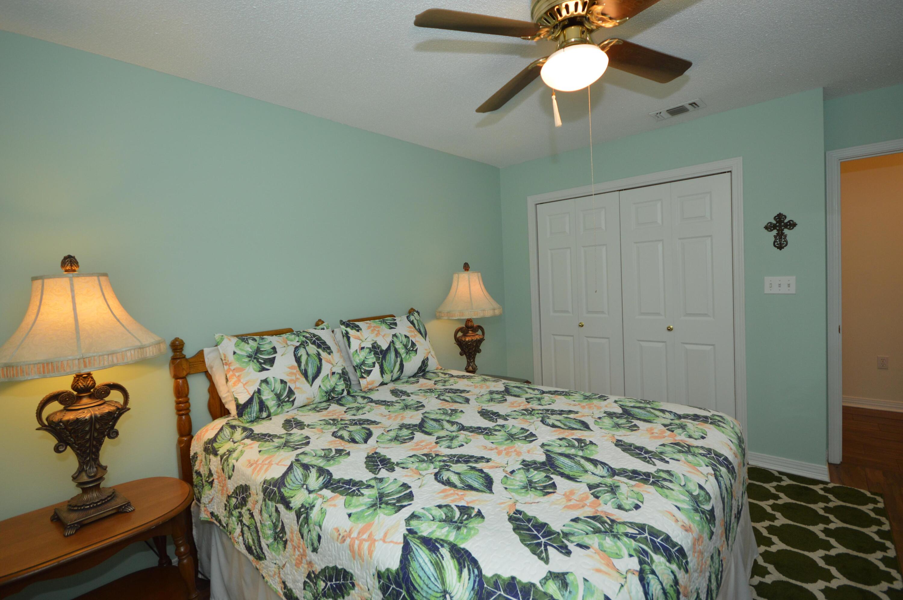 ROBLEDAL ESTATES UNIT 5 1ST ADDN - Residential