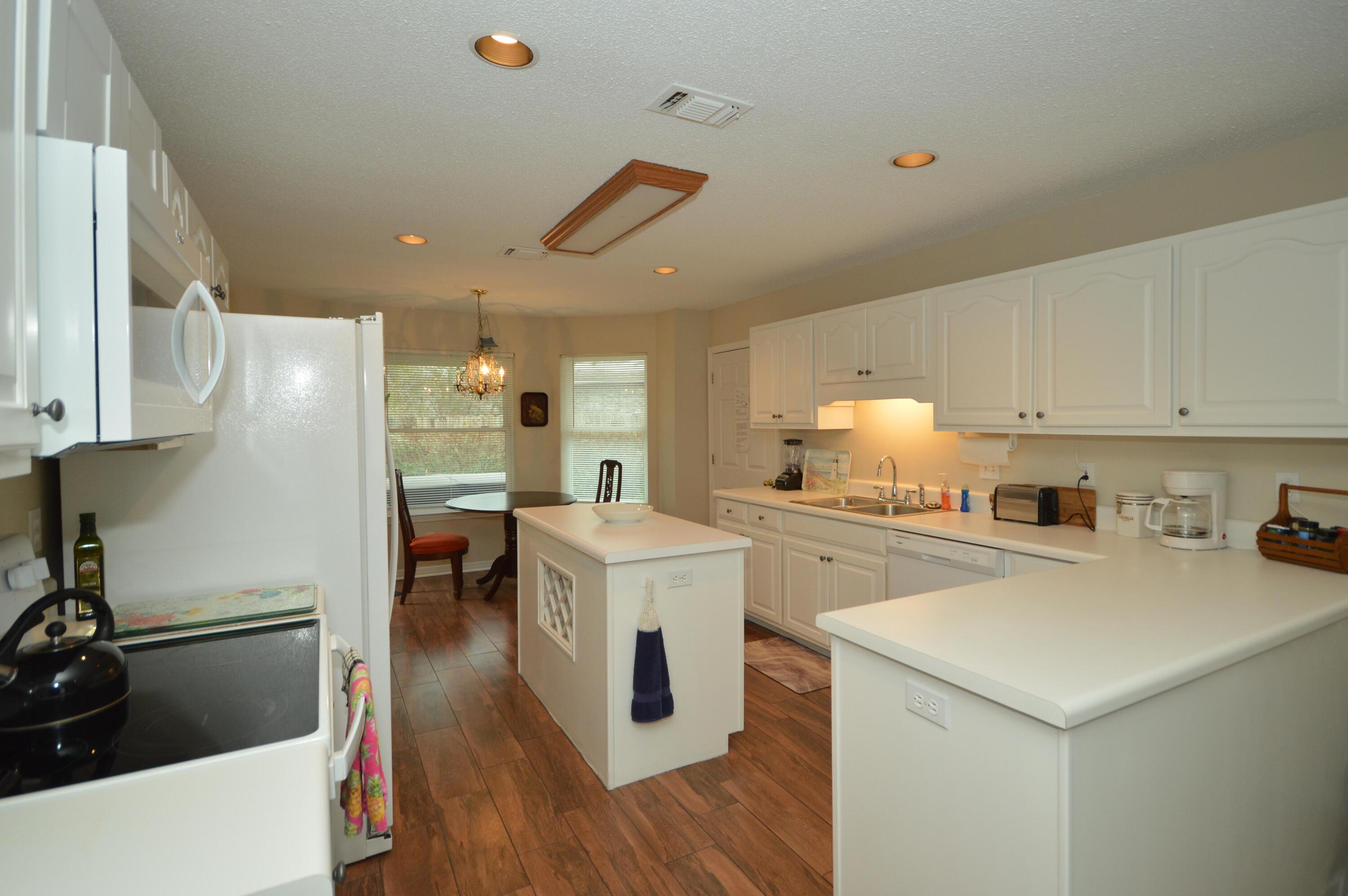 ROBLEDAL ESTATES UNIT 5 1ST ADDN - Residential