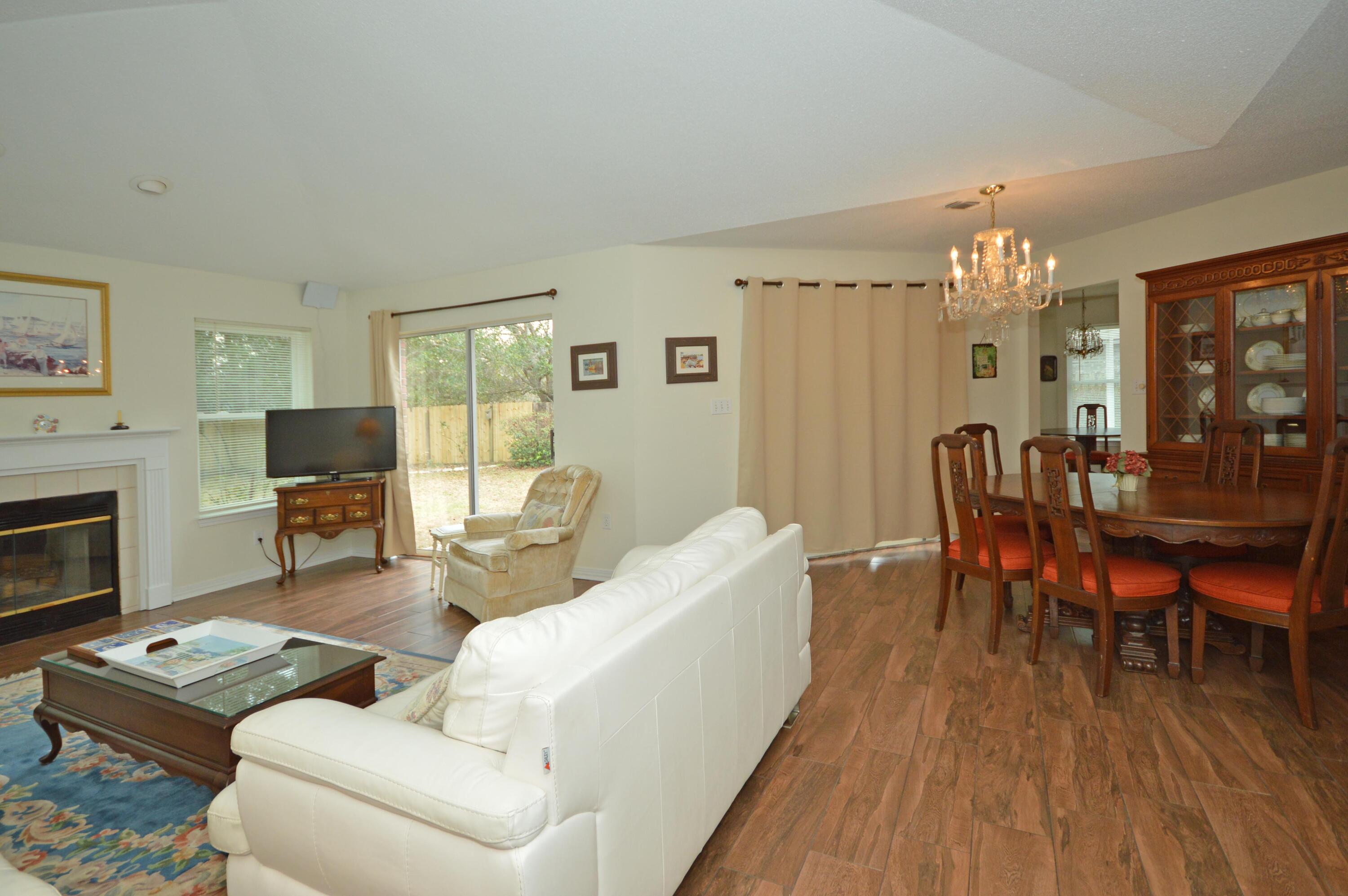 ROBLEDAL ESTATES UNIT 5 1ST ADDN - Residential