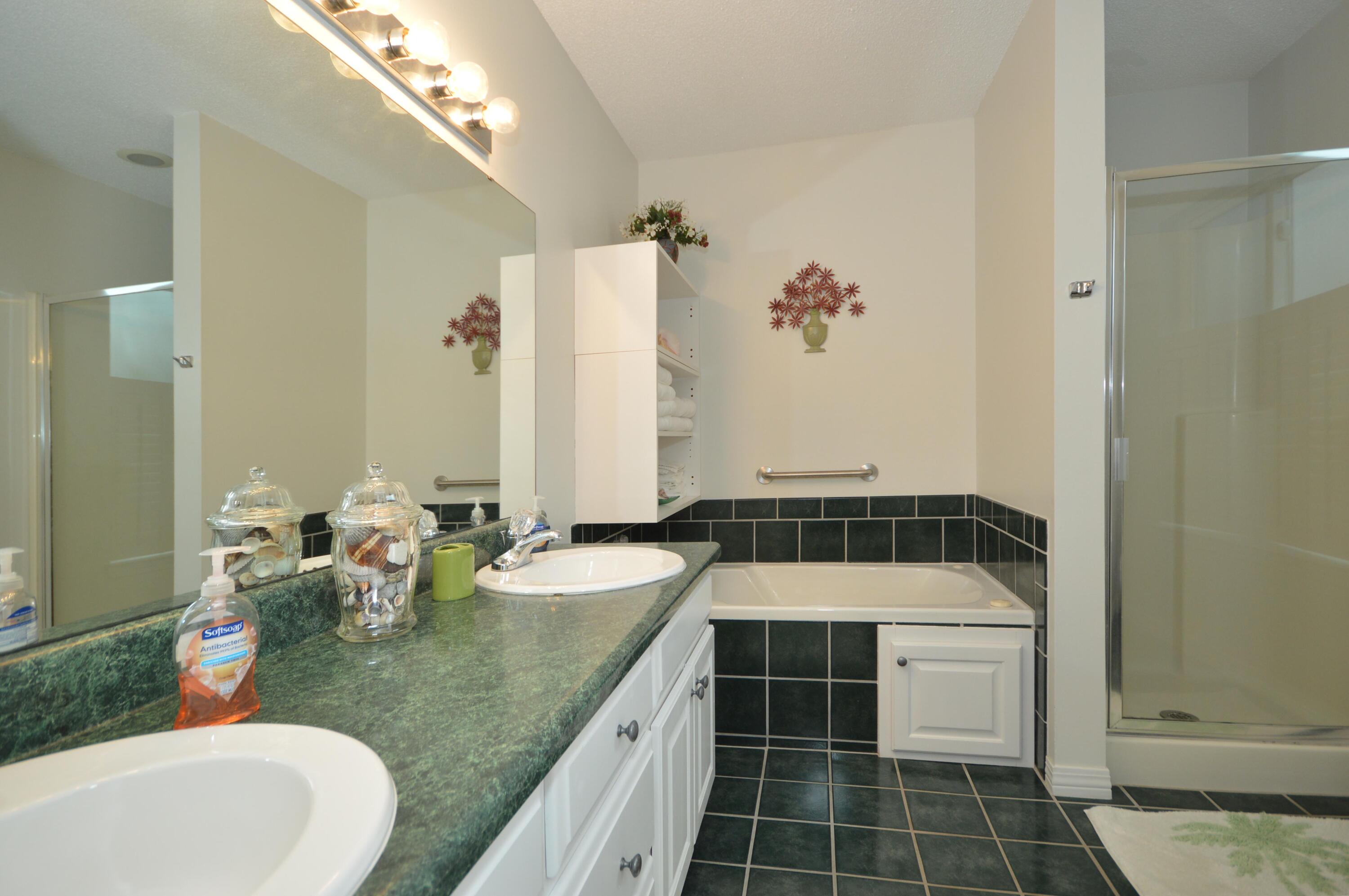 ROBLEDAL ESTATES UNIT 5 1ST ADDN - Residential