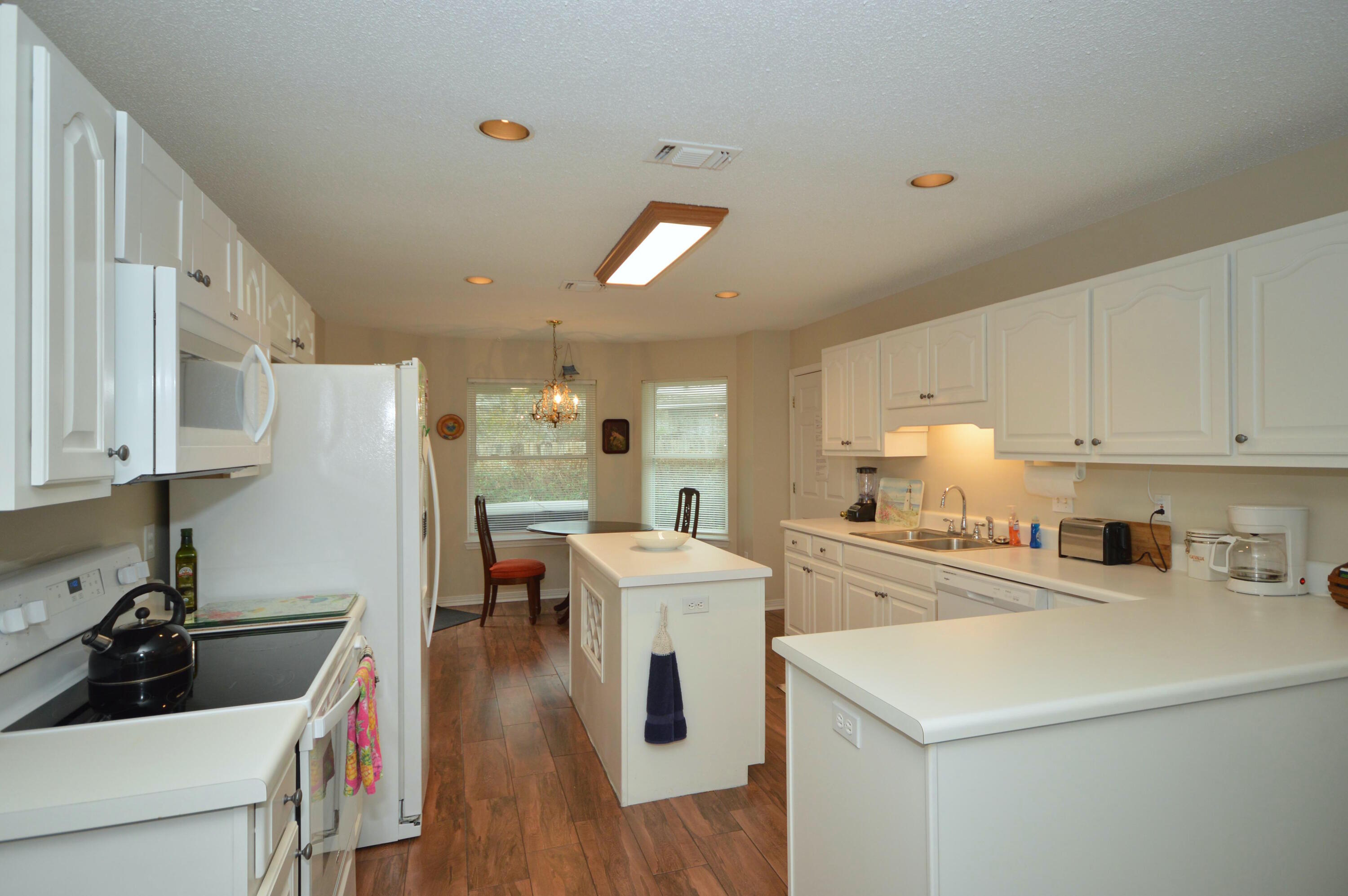 ROBLEDAL ESTATES UNIT 5 1ST ADDN - Residential