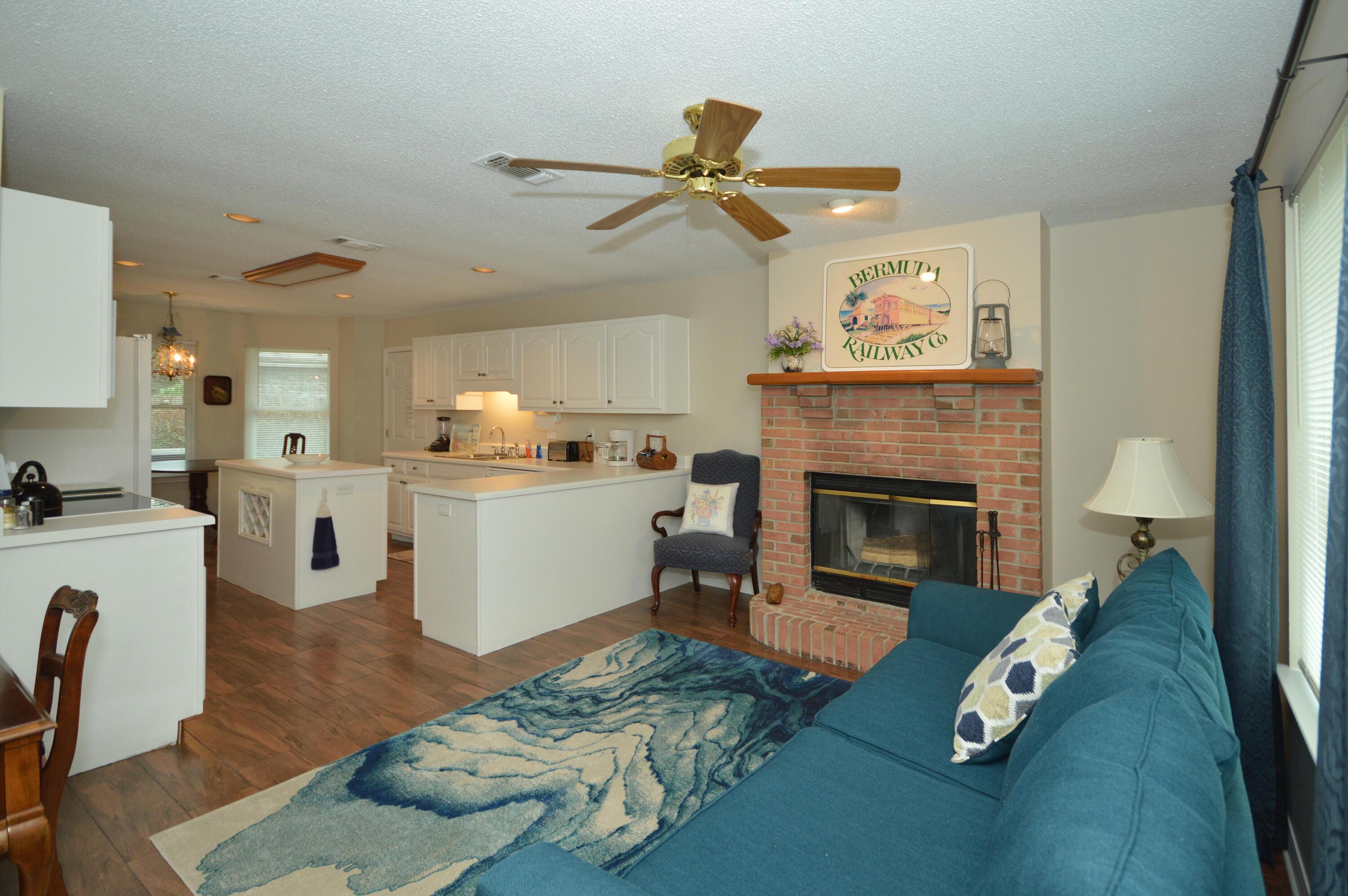 ROBLEDAL ESTATES UNIT 5 1ST ADDN - Residential