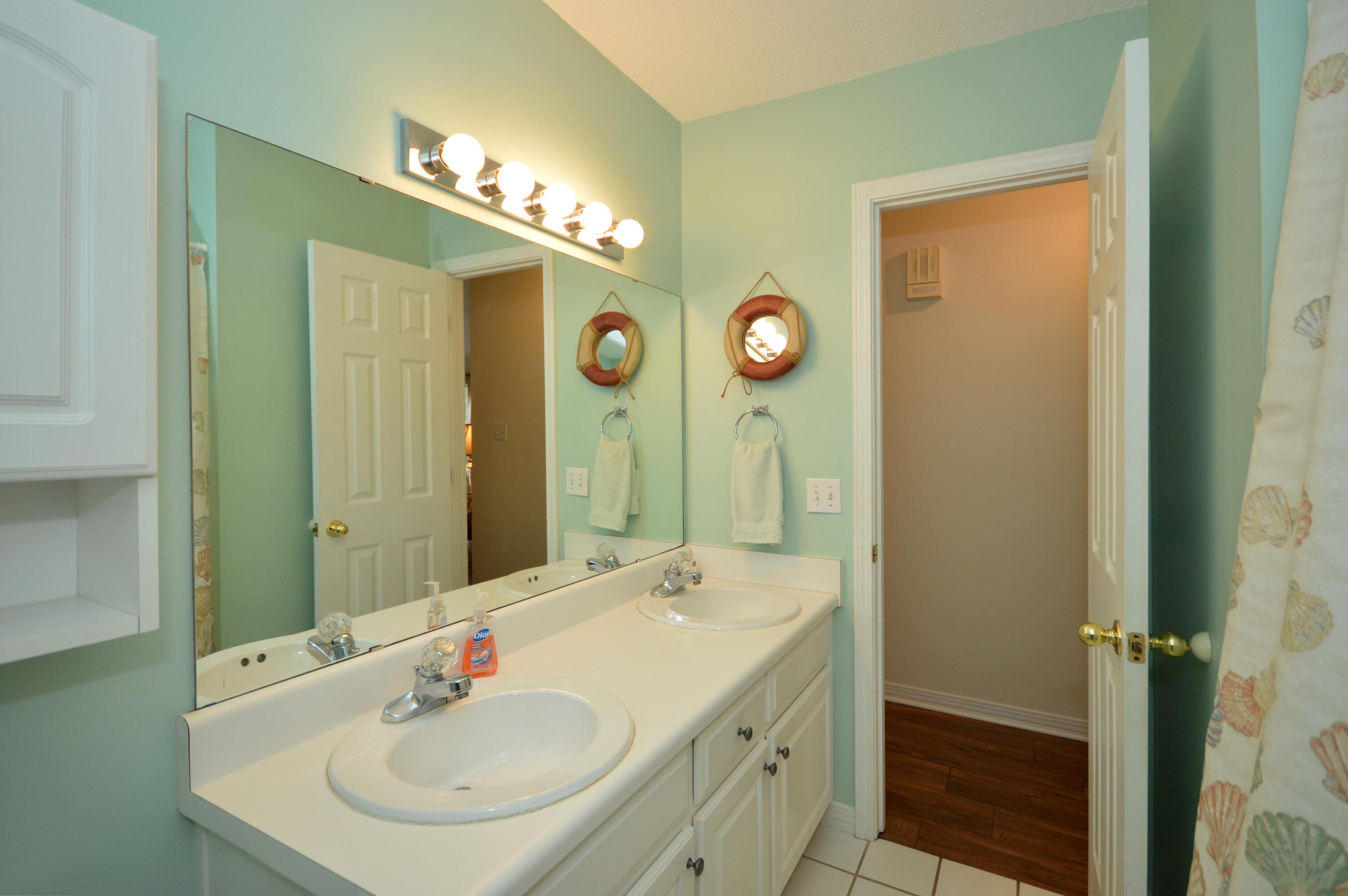 ROBLEDAL ESTATES UNIT 5 1ST ADDN - Residential