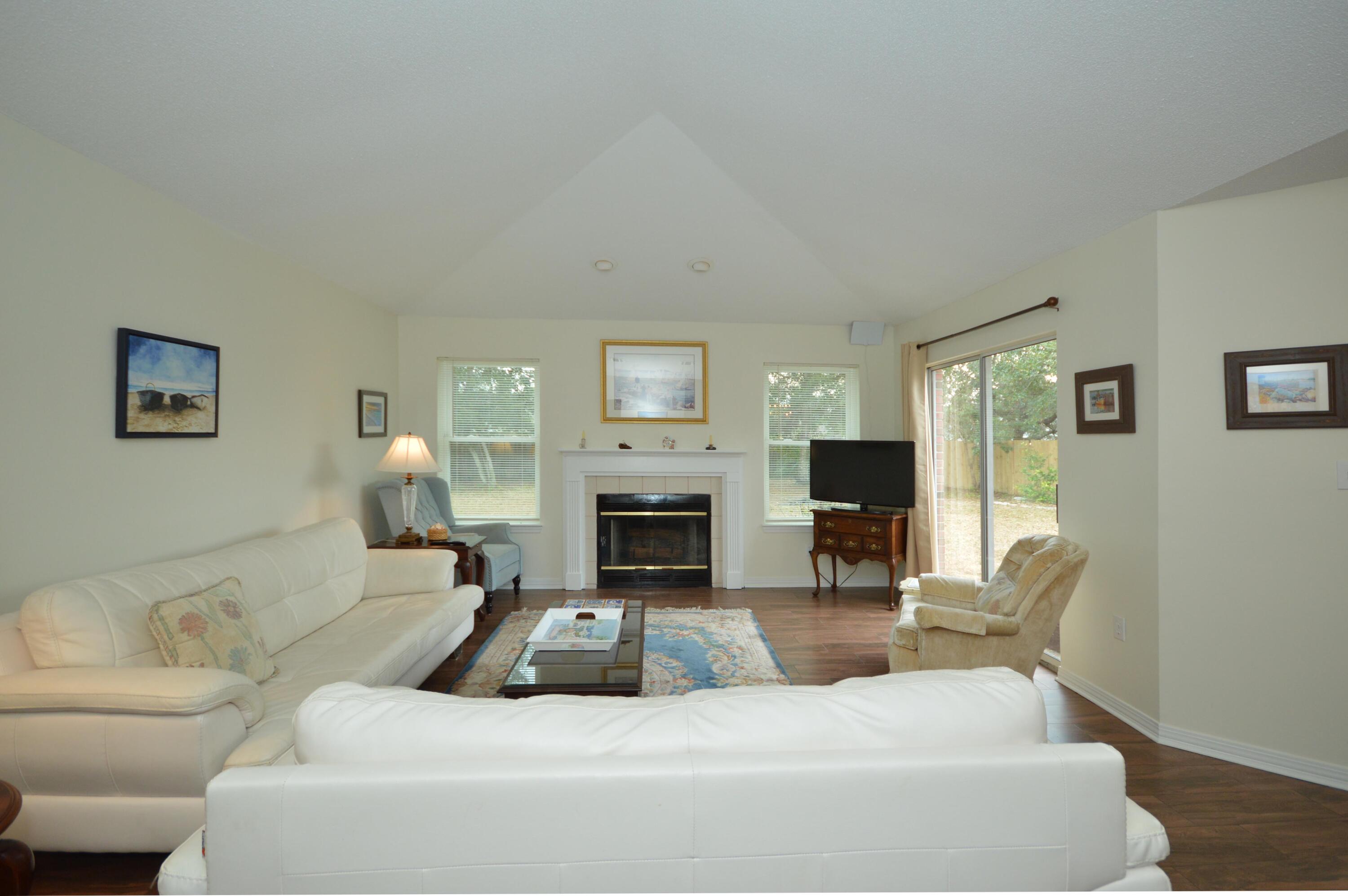 ROBLEDAL ESTATES UNIT 5 1ST ADDN - Residential