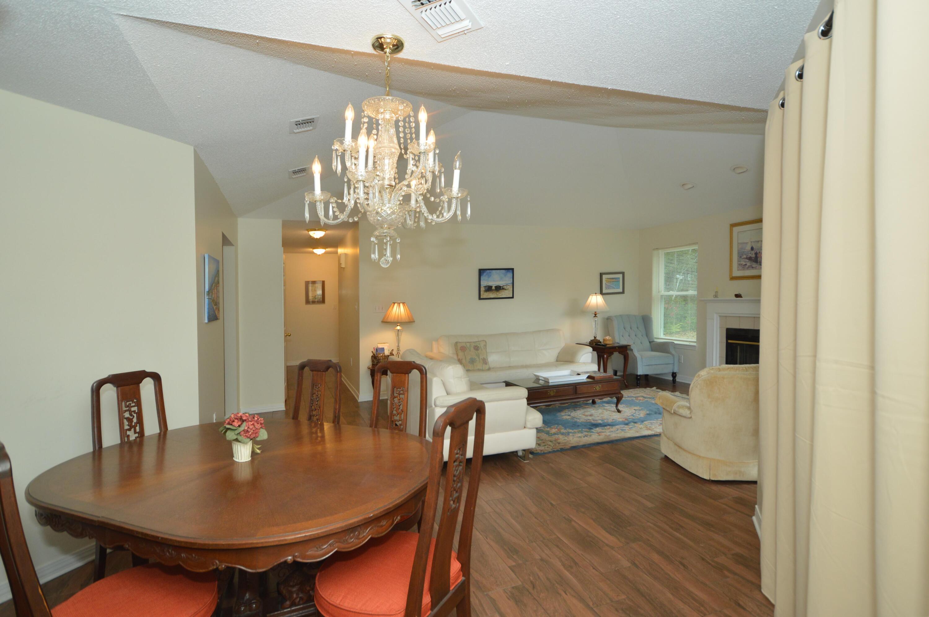 ROBLEDAL ESTATES UNIT 5 1ST ADDN - Residential