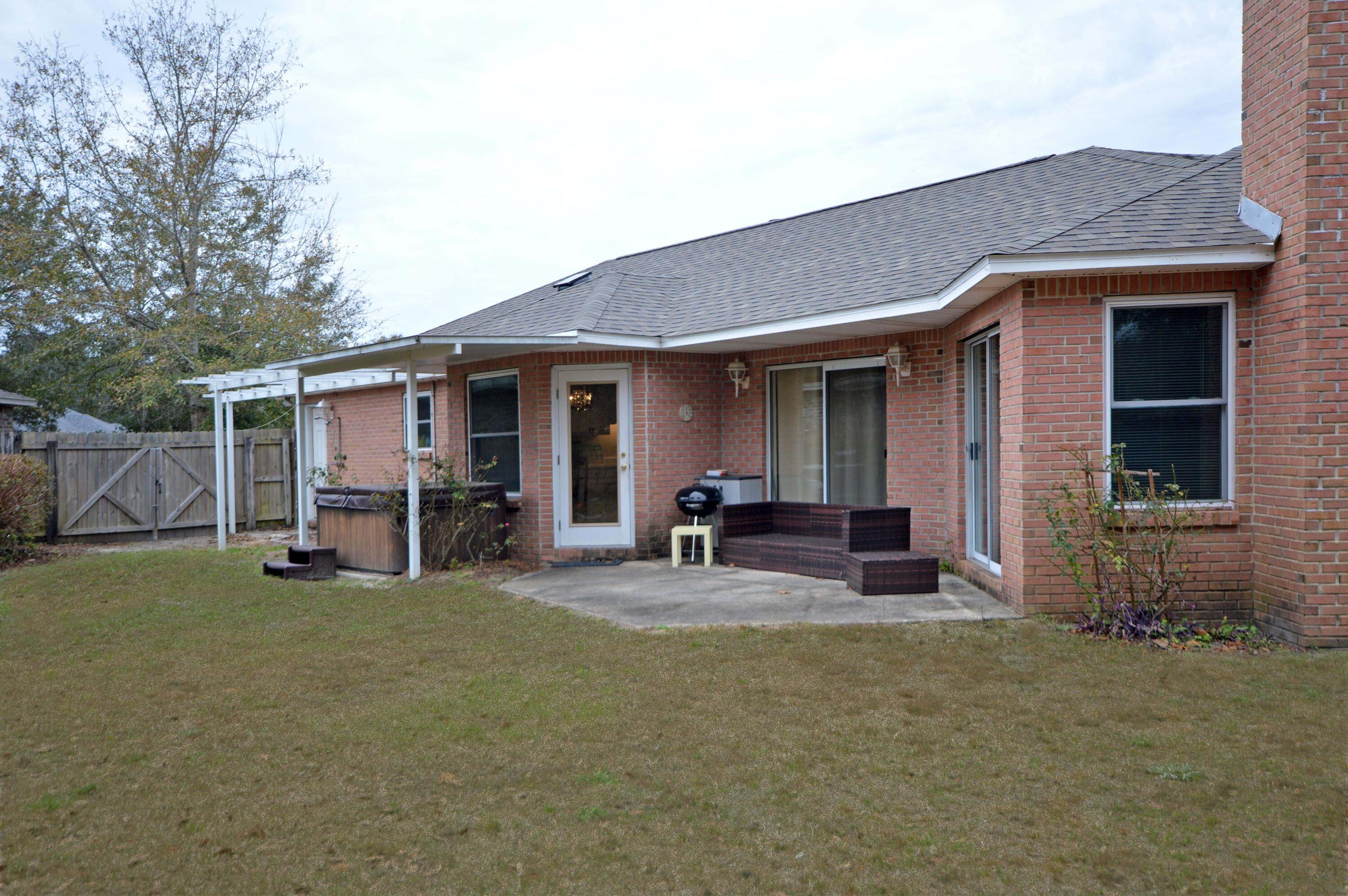 ROBLEDAL ESTATES UNIT 5 1ST ADDN - Residential