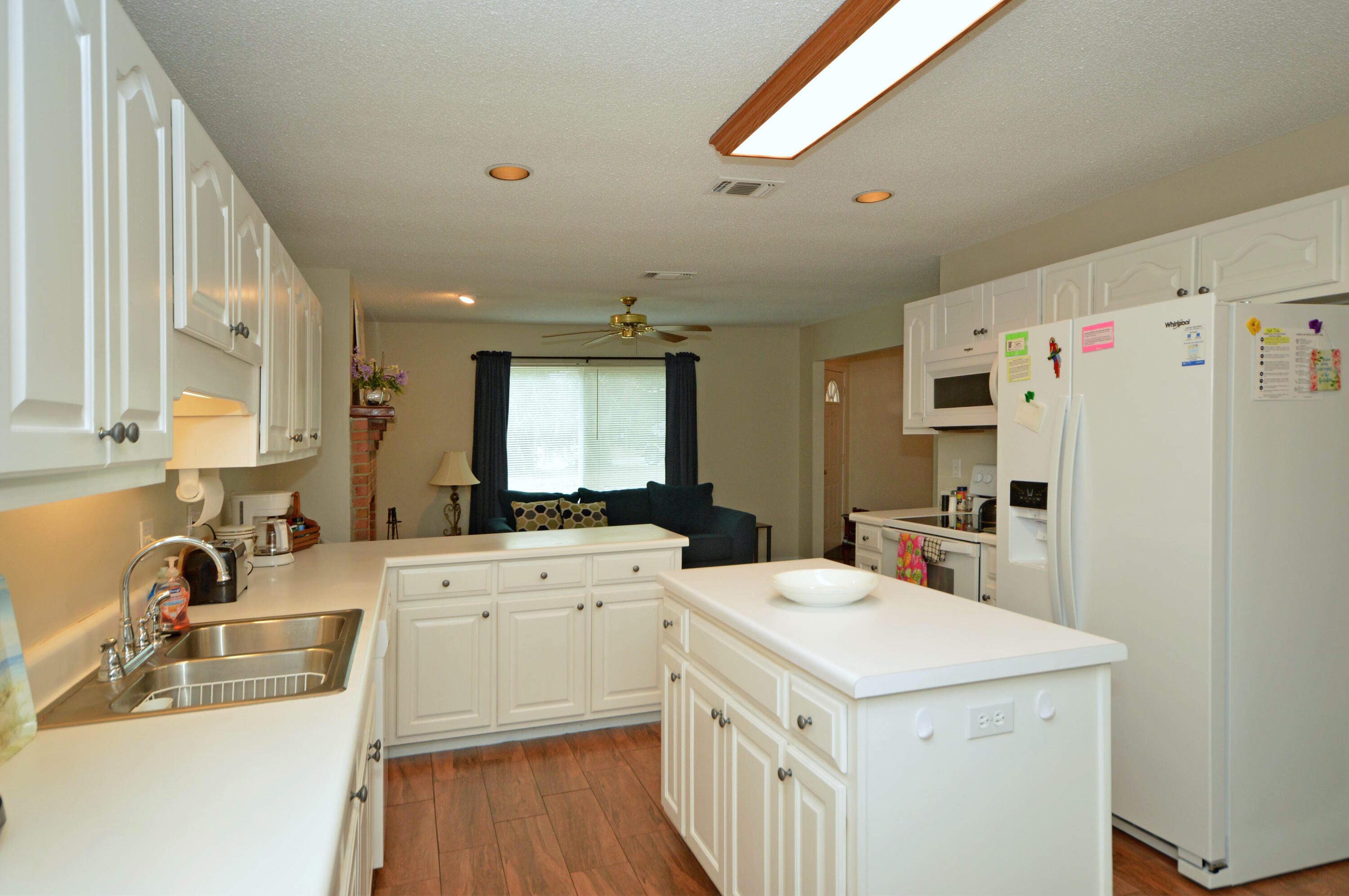 ROBLEDAL ESTATES UNIT 5 1ST ADDN - Residential