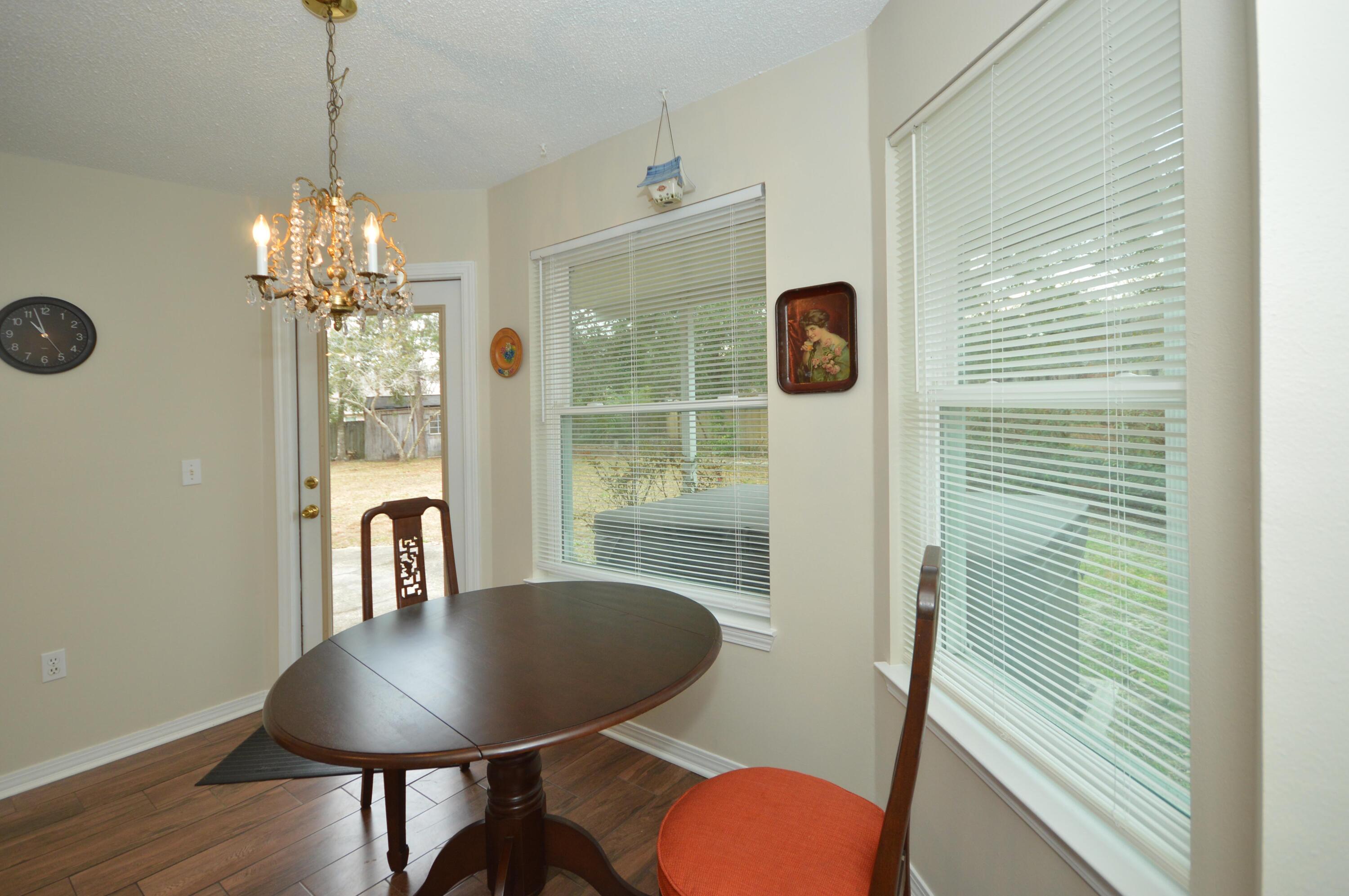 ROBLEDAL ESTATES UNIT 5 1ST ADDN - Residential