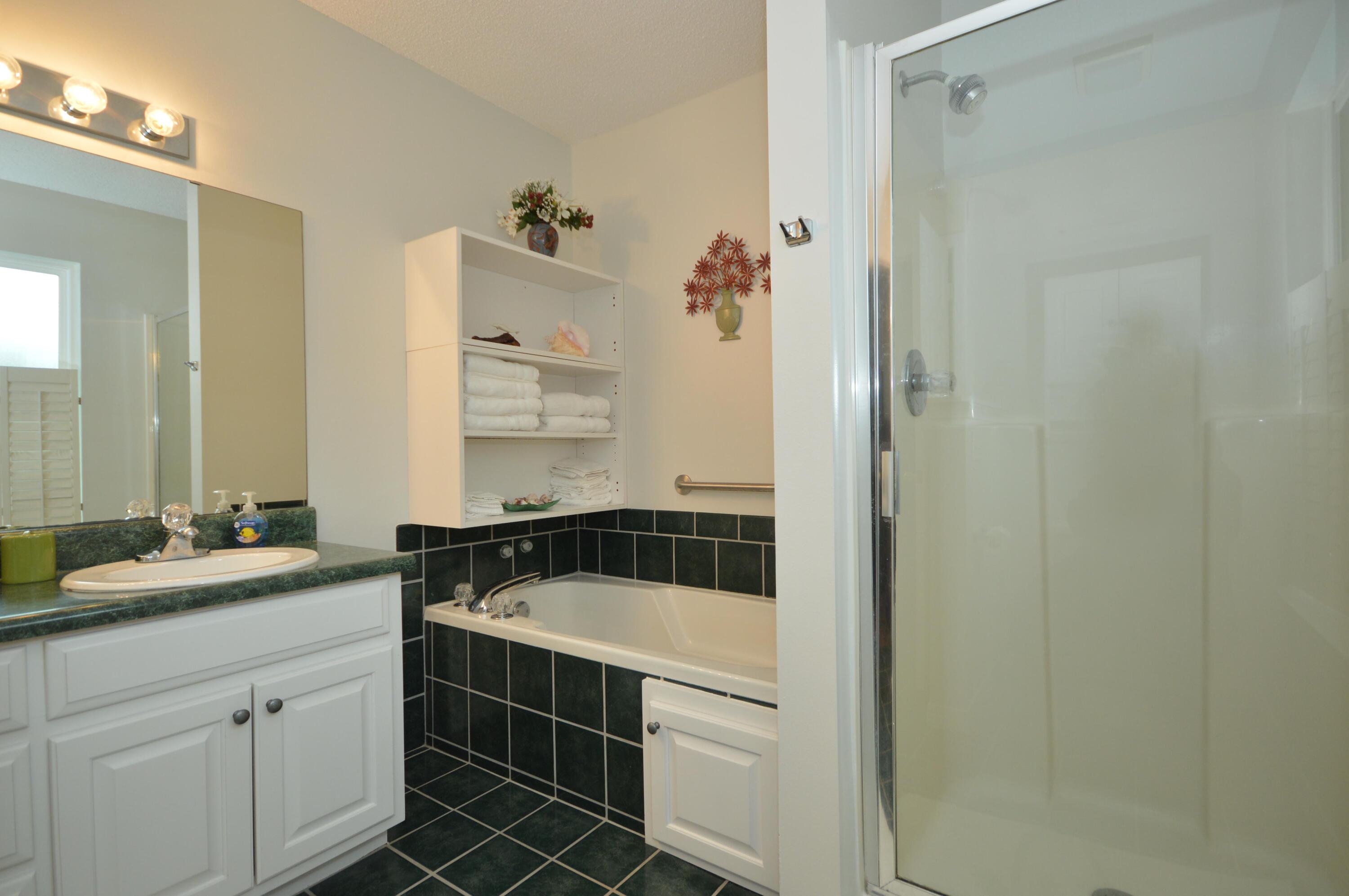 ROBLEDAL ESTATES UNIT 5 1ST ADDN - Residential