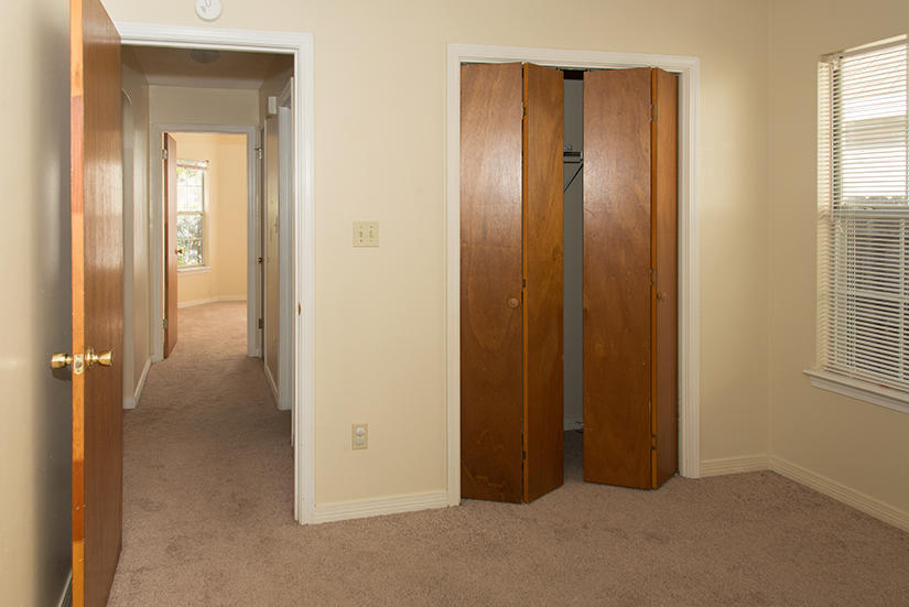 LAKE CHARLESTON - Residential Lease