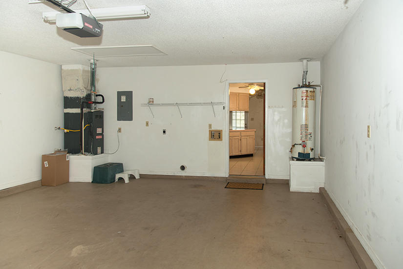 LAKE CHARLESTON - Residential Lease