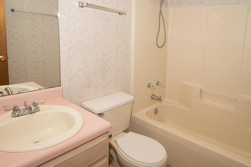 LAKE CHARLESTON - Residential Lease