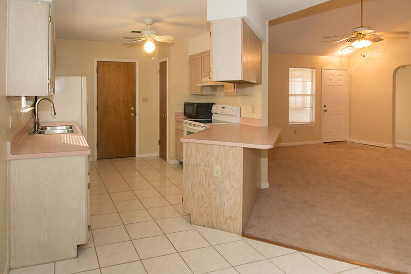 LAKE CHARLESTON - Residential Lease