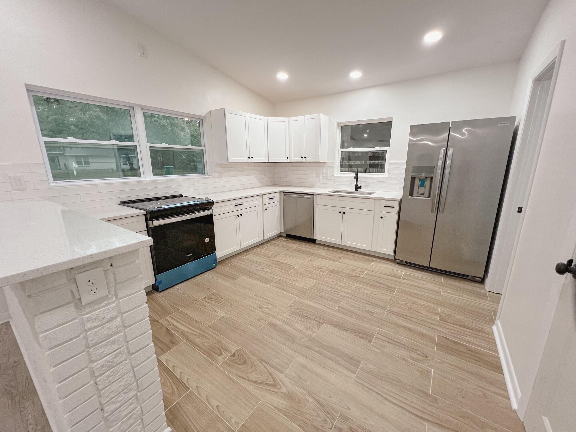 COLONIAL ESTATES - Residential