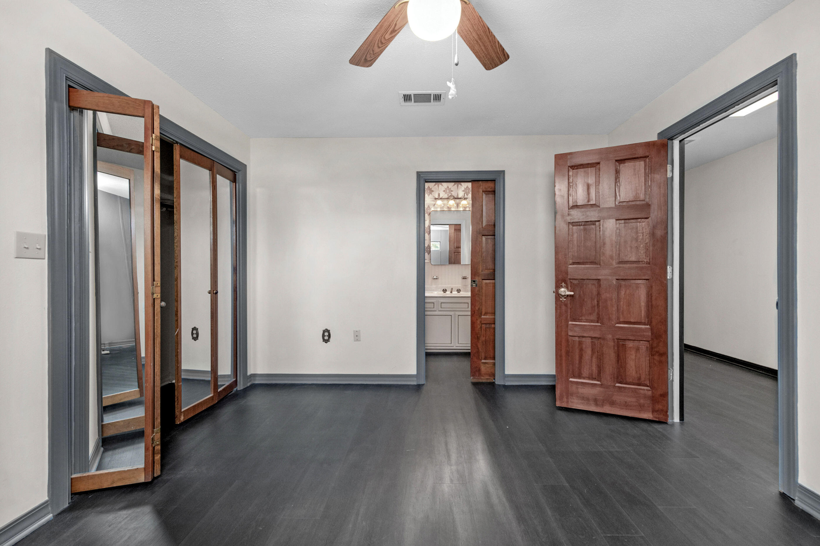 DONLABROOK GARDYNS S/D LOT 8 BLK A - Residential