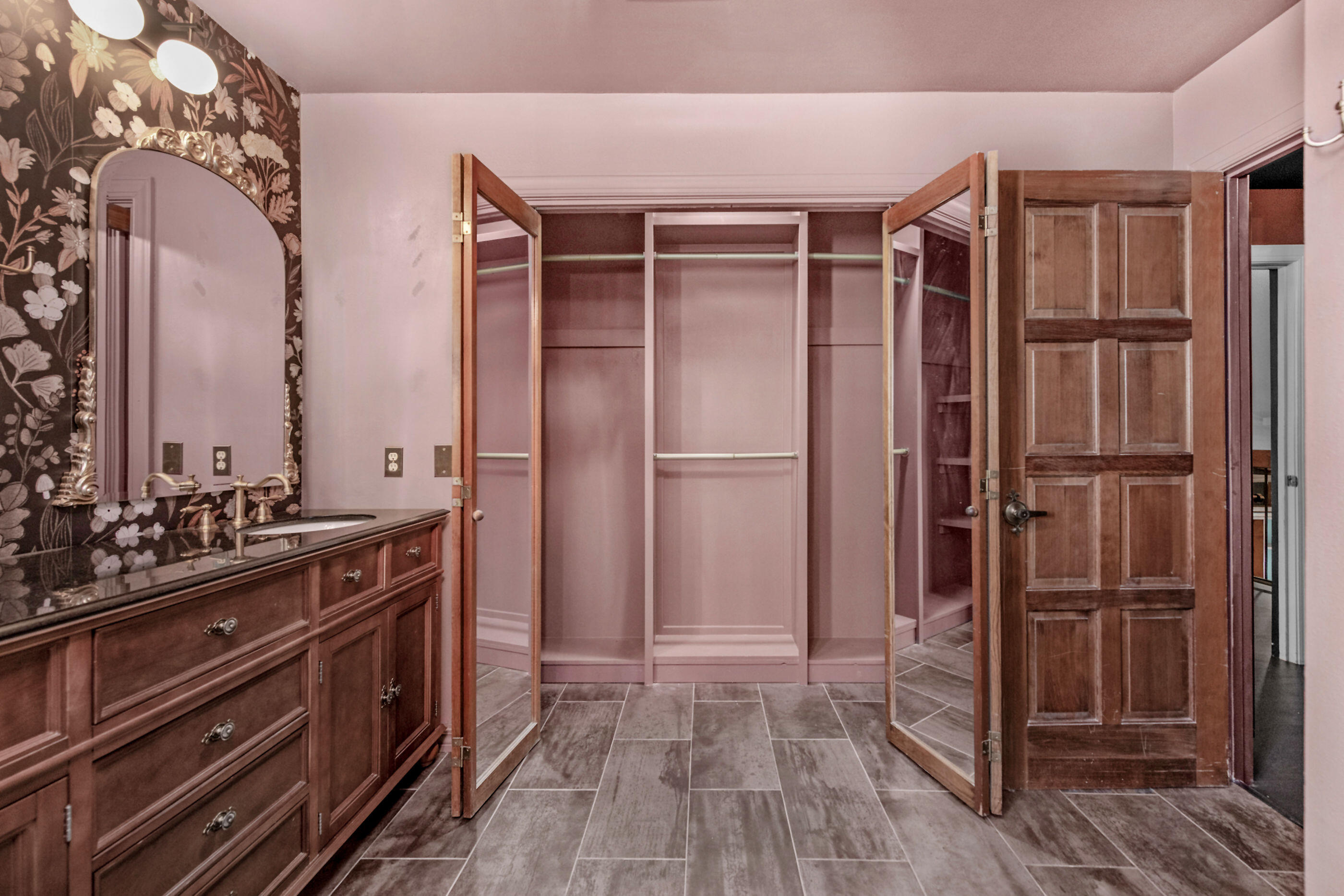 DONLABROOK GARDYNS S/D LOT 8 BLK A - Residential