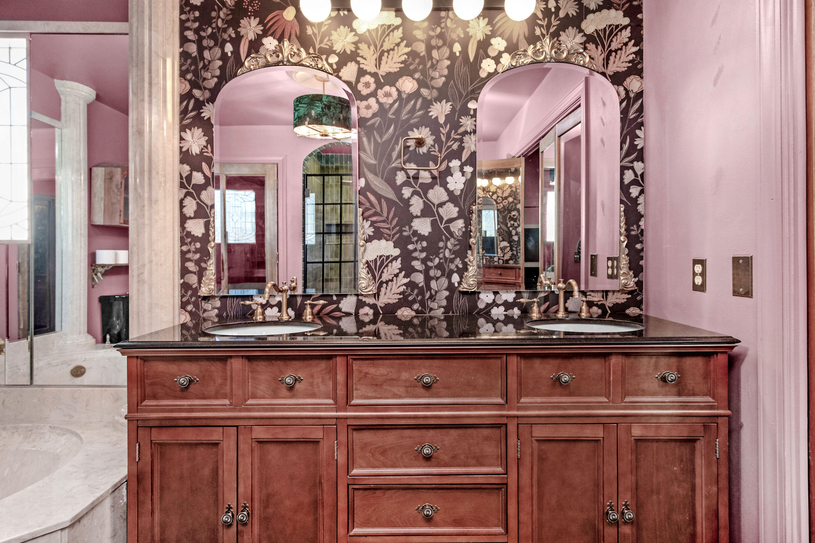 DONLABROOK GARDYNS S/D LOT 8 BLK A - Residential