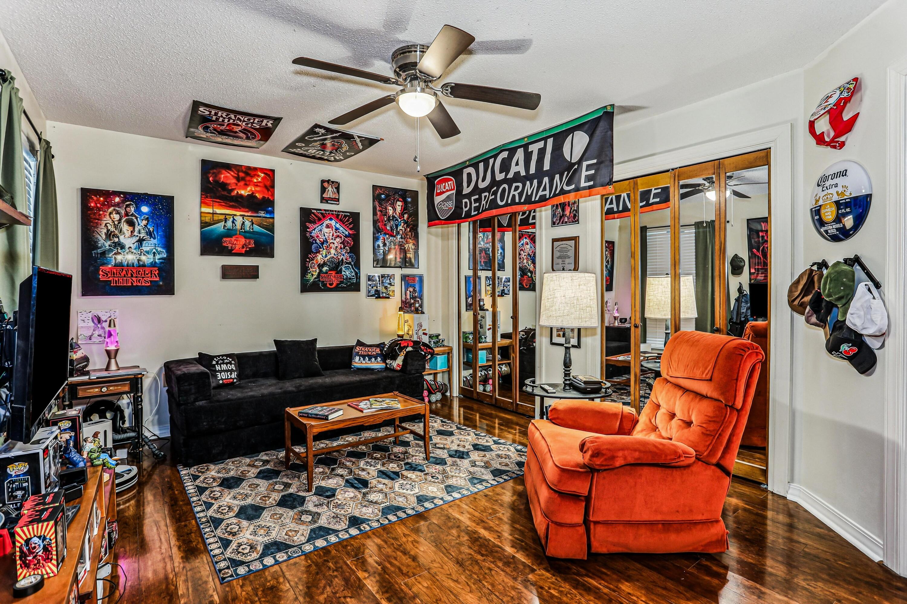 DONLABROOK GARDYNS S/D LOT 8 BLK A - Residential