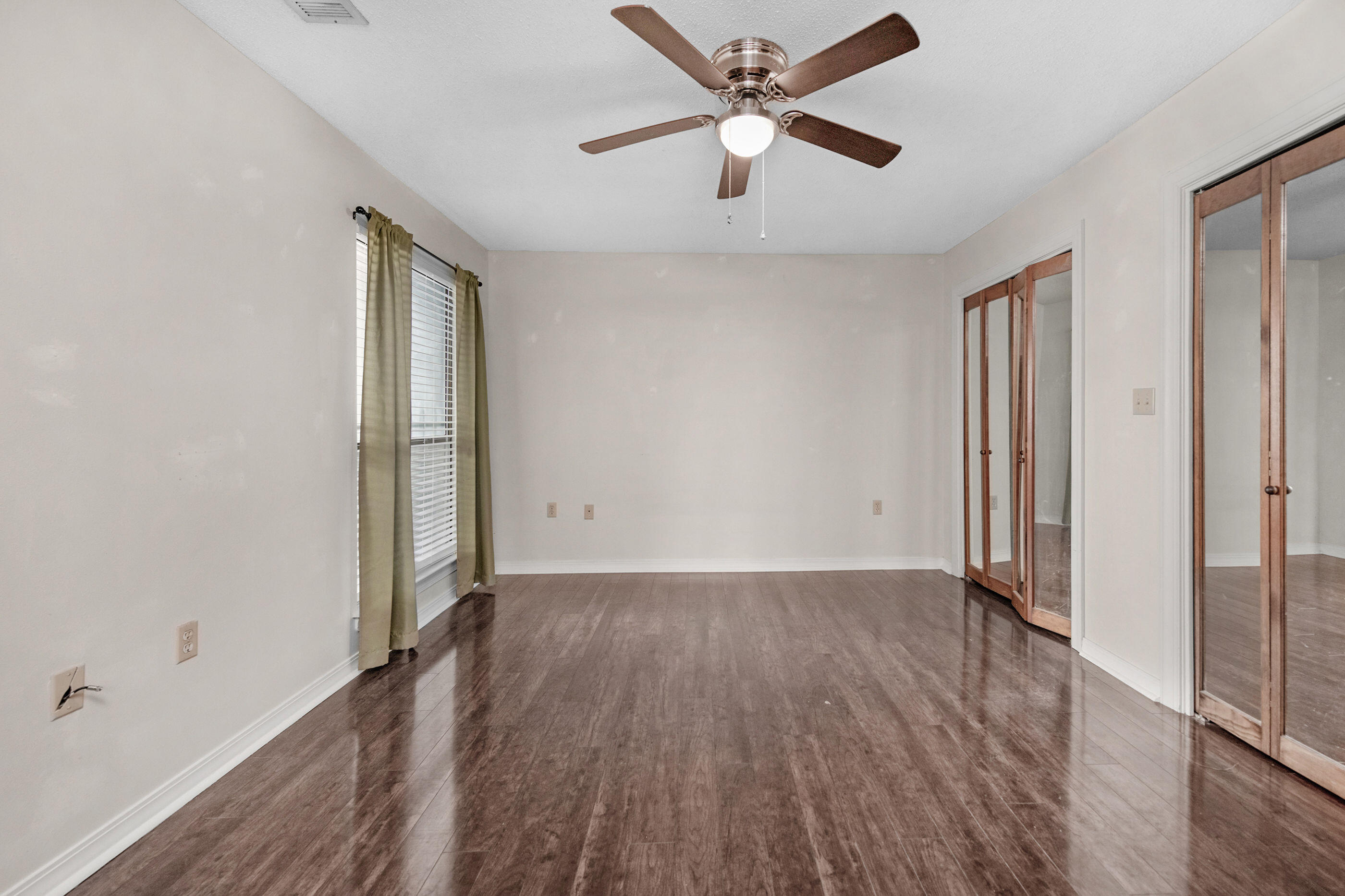 DONLABROOK GARDYNS S/D LOT 8 BLK A - Residential