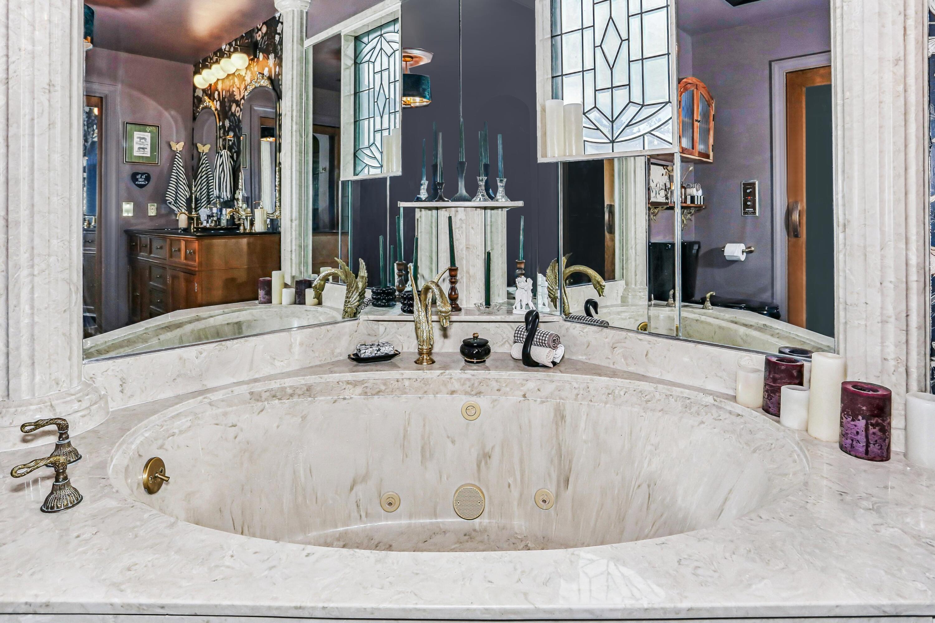 DONLABROOK GARDYNS S/D LOT 8 BLK A - Residential