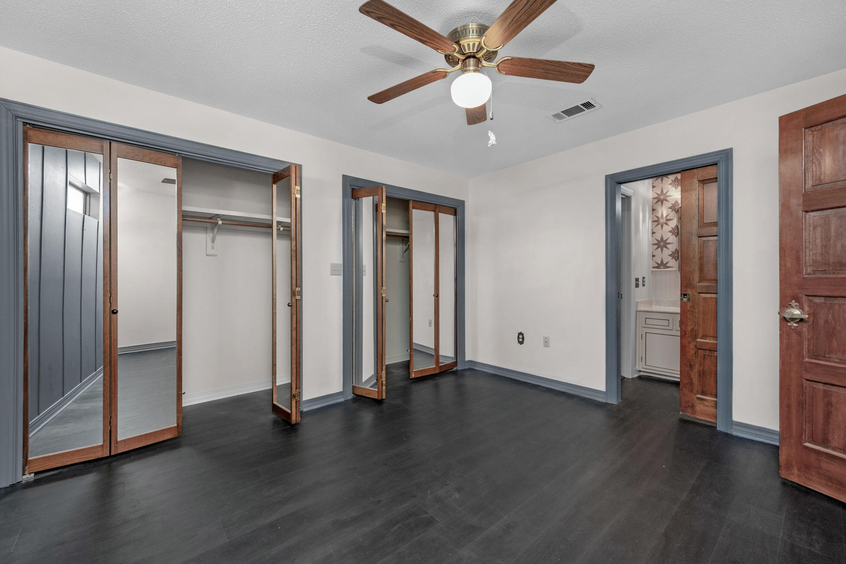 DONLABROOK GARDYNS S/D LOT 8 BLK A - Residential