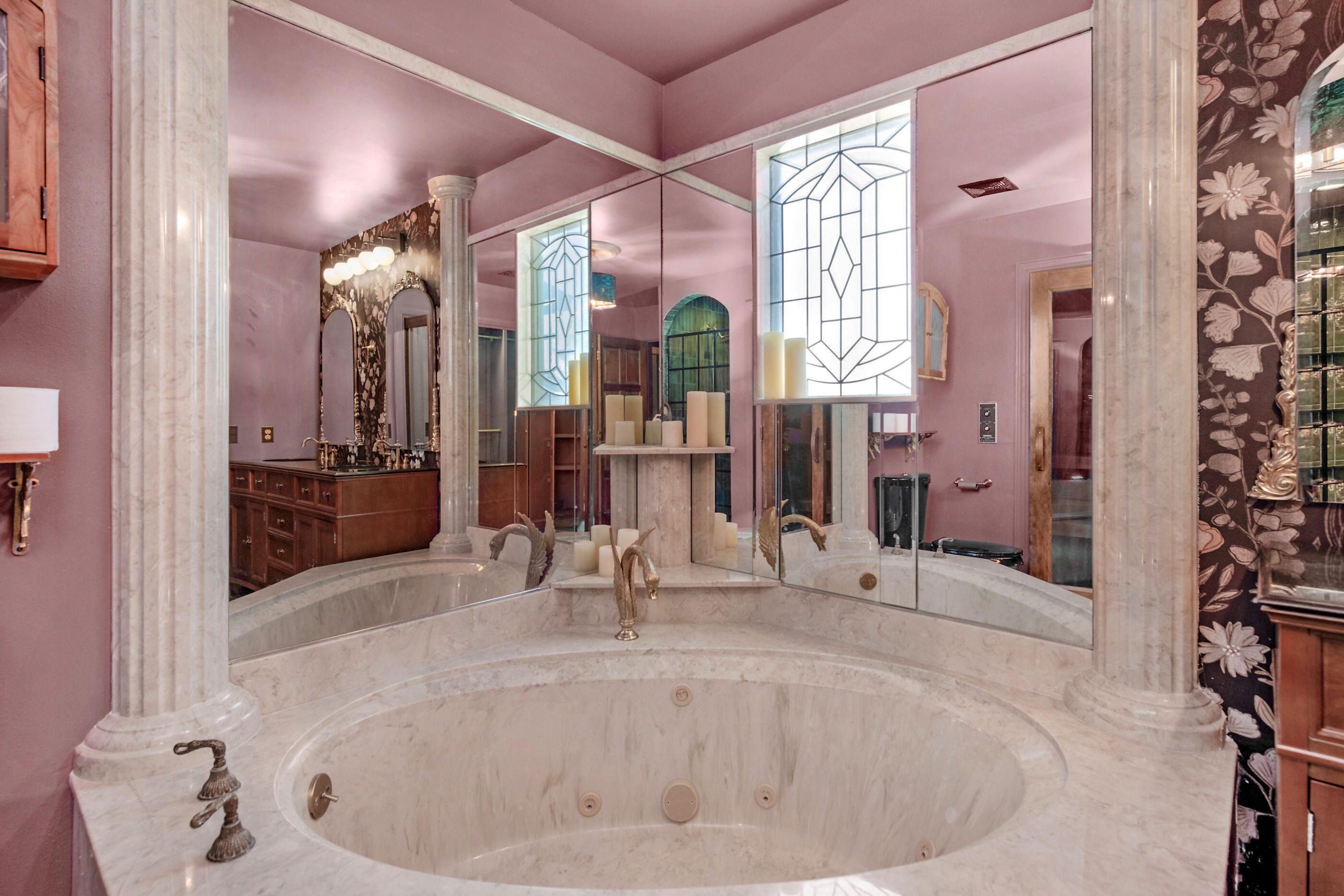 DONLABROOK GARDYNS S/D LOT 8 BLK A - Residential